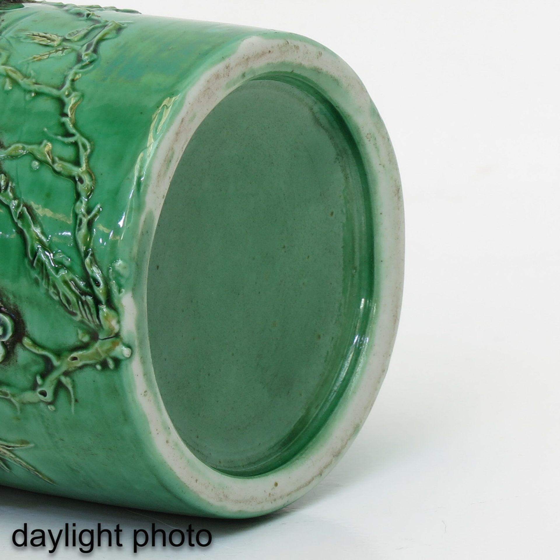A Green Glaze Brush Pot - Image 8 of 9