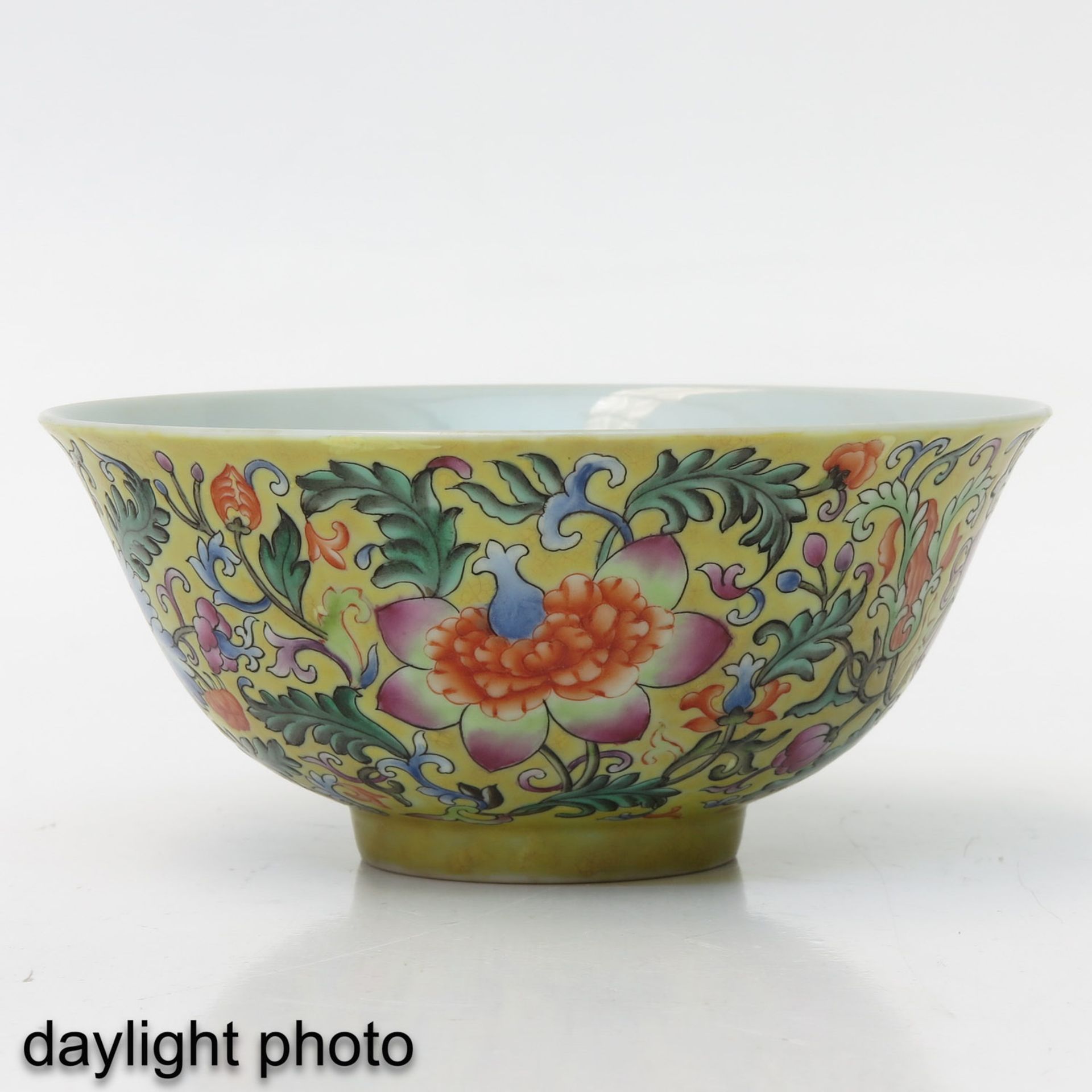 A Pair of Famille Rose Bowls - Bild 7 aus 10