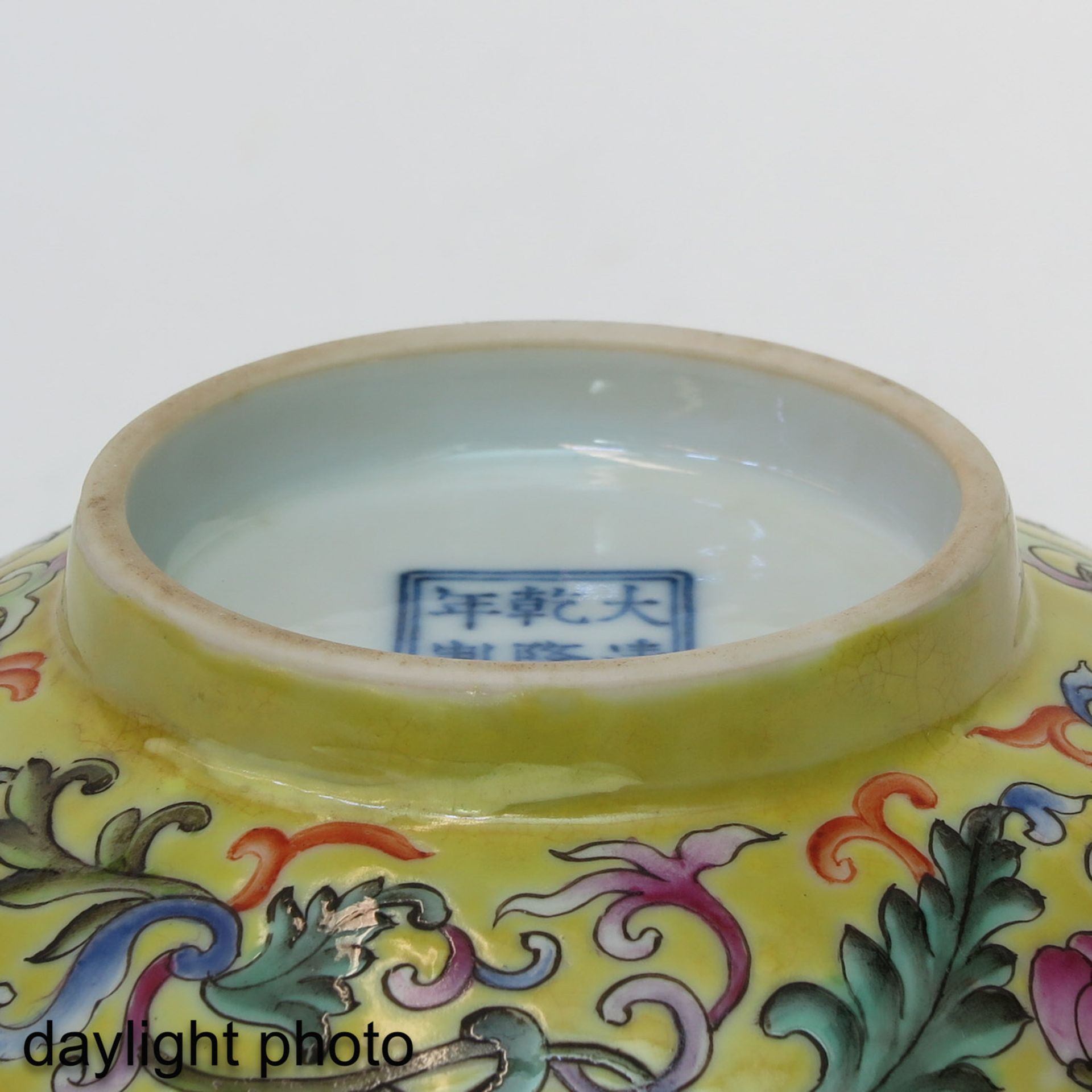 A Pair of Famille Rose Bowls - Bild 8 aus 10