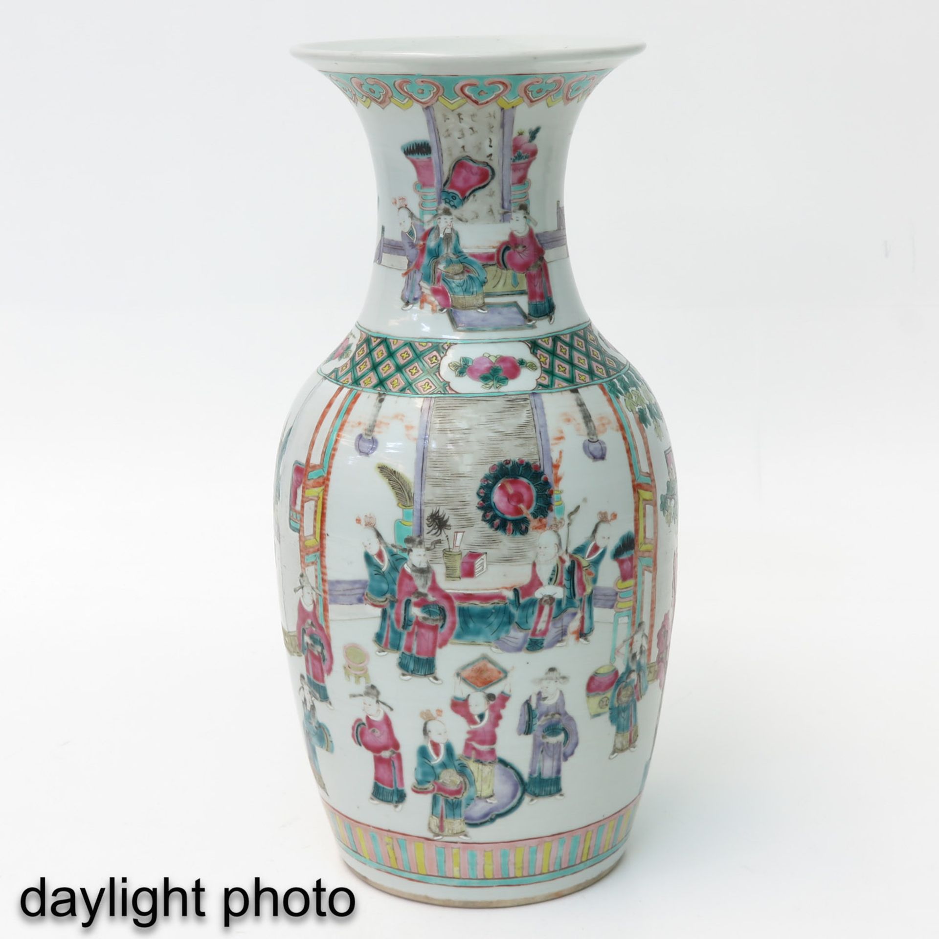 A Famille Rose Vase - Bild 7 aus 10