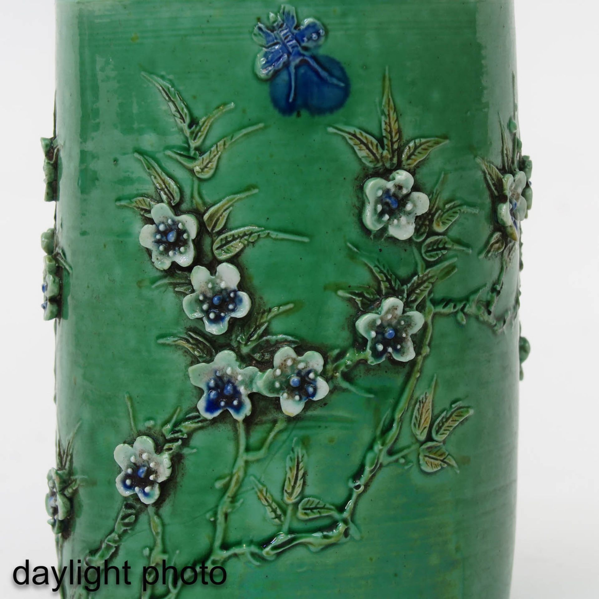 A Green Glaze Brush Pot - Image 9 of 9