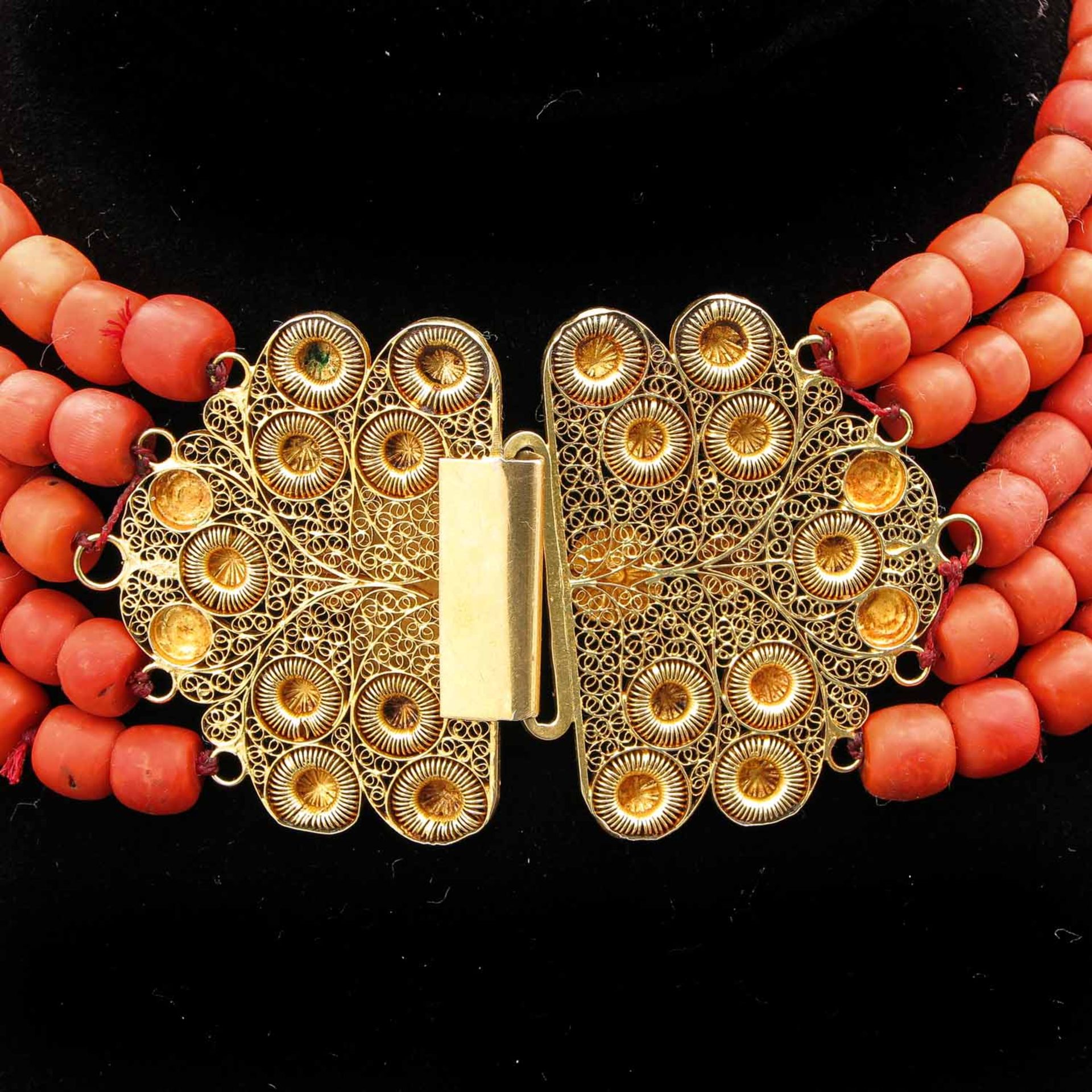 A 5 Strand 19th Century Red Coral Necklace on 18KG Clasp - Bild 3 aus 5