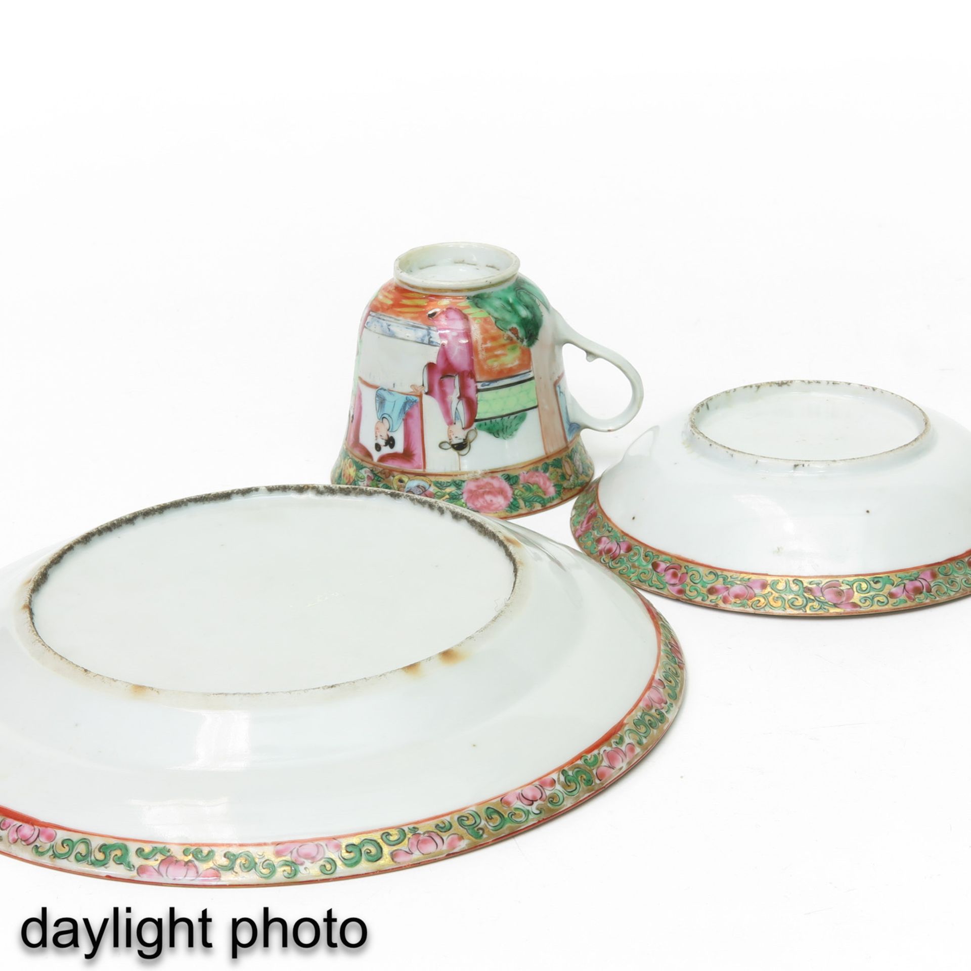 A Collection of Cantonese Porcelain Items - Image 10 of 10