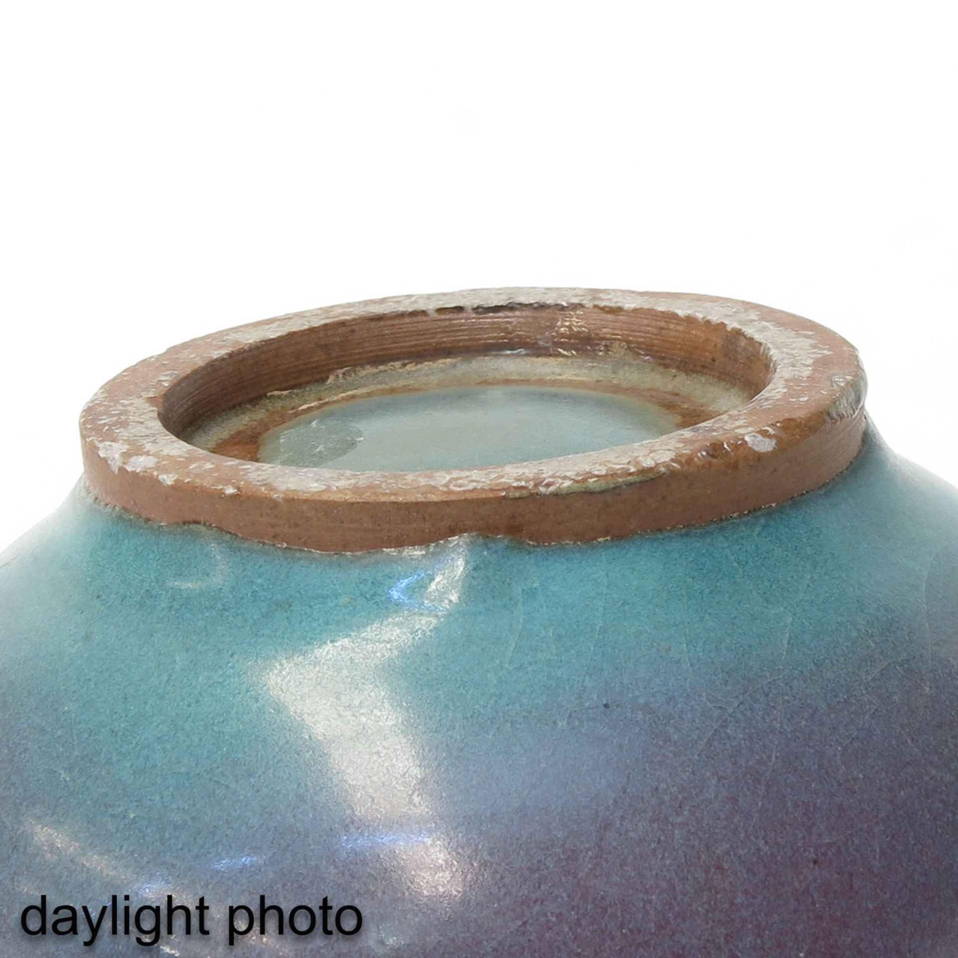 A Small Blue and Purple Glaze Vase - Bild 8 aus 9
