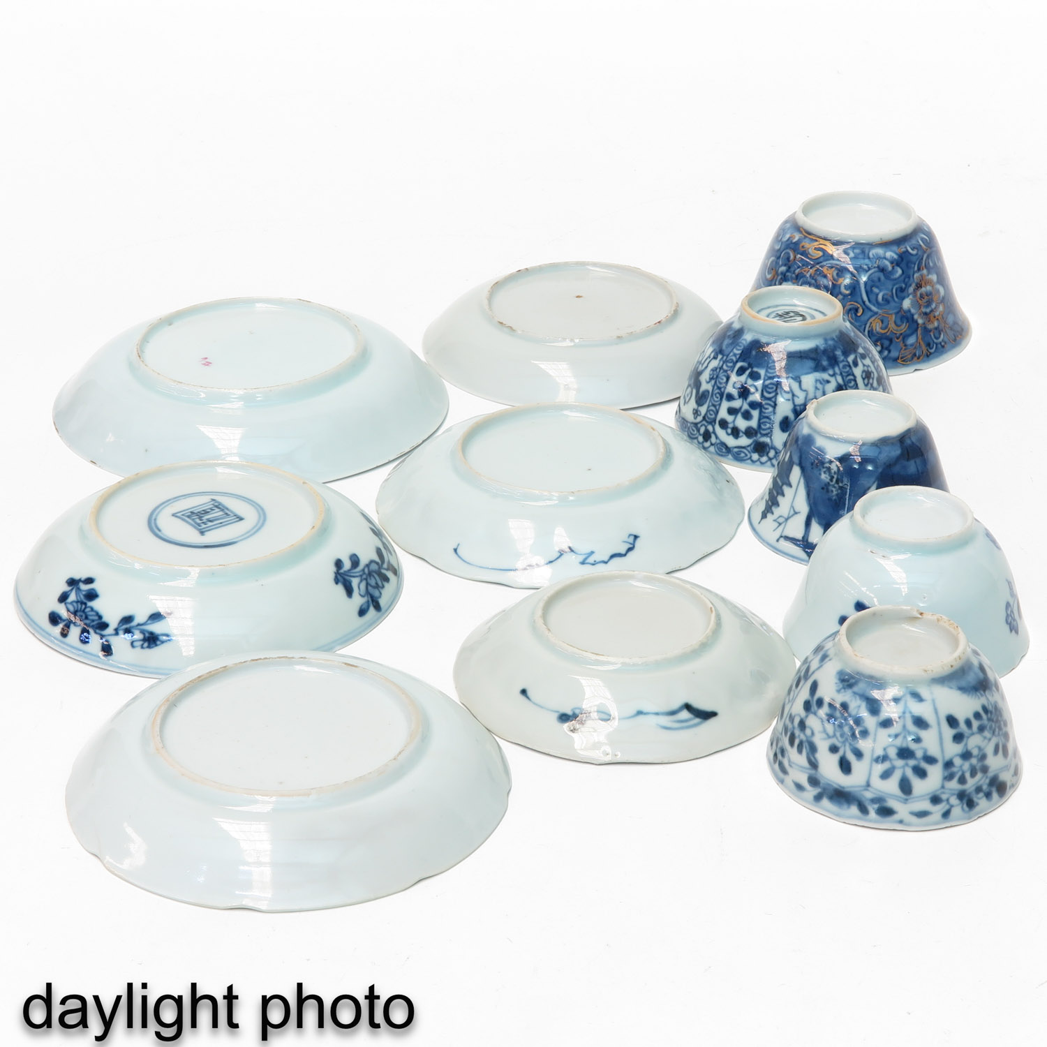 A Collection of Blue and White Cups and Saucers - Image 10 of 10