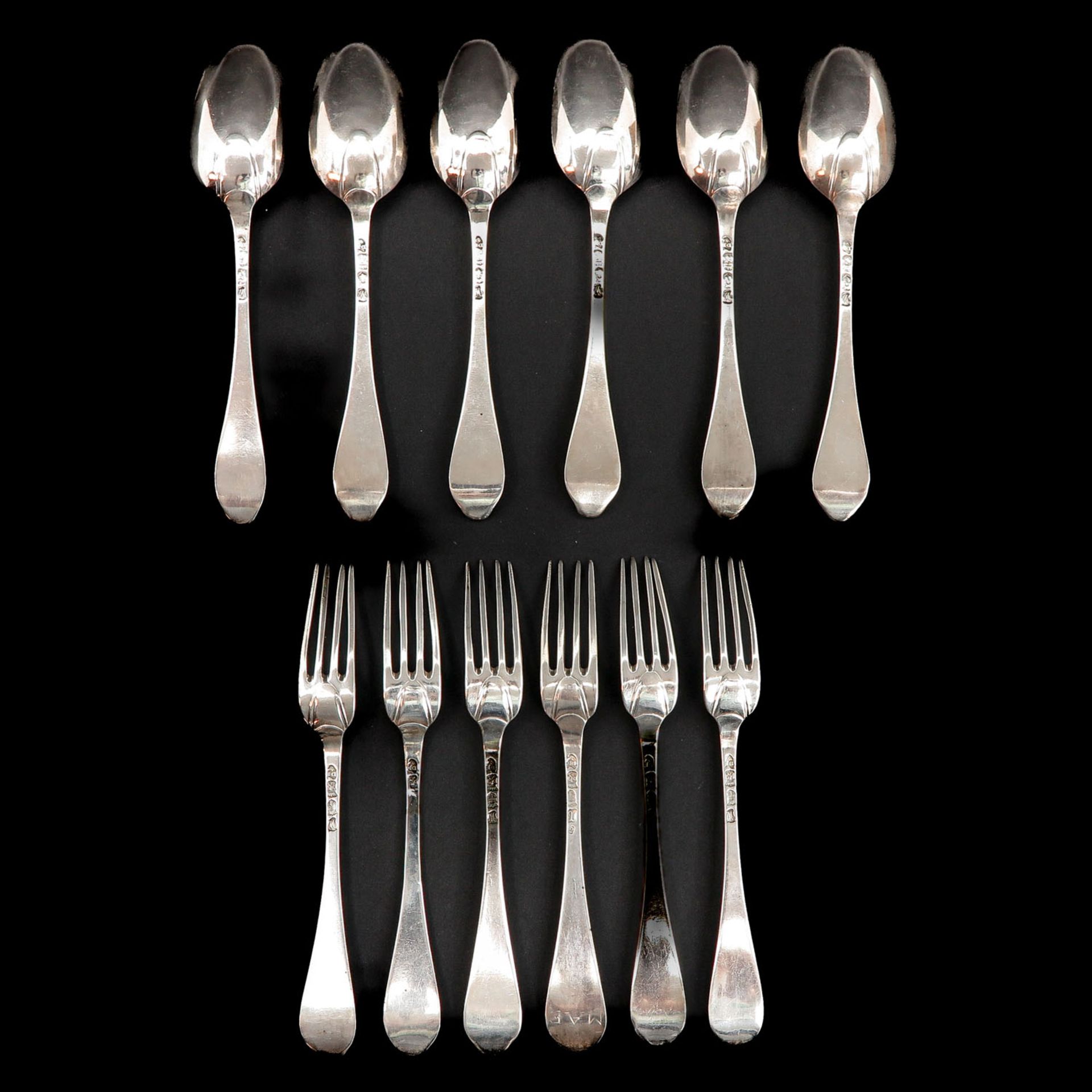 A 6 Piece Place Setting of Cutlery - Bild 2 aus 4