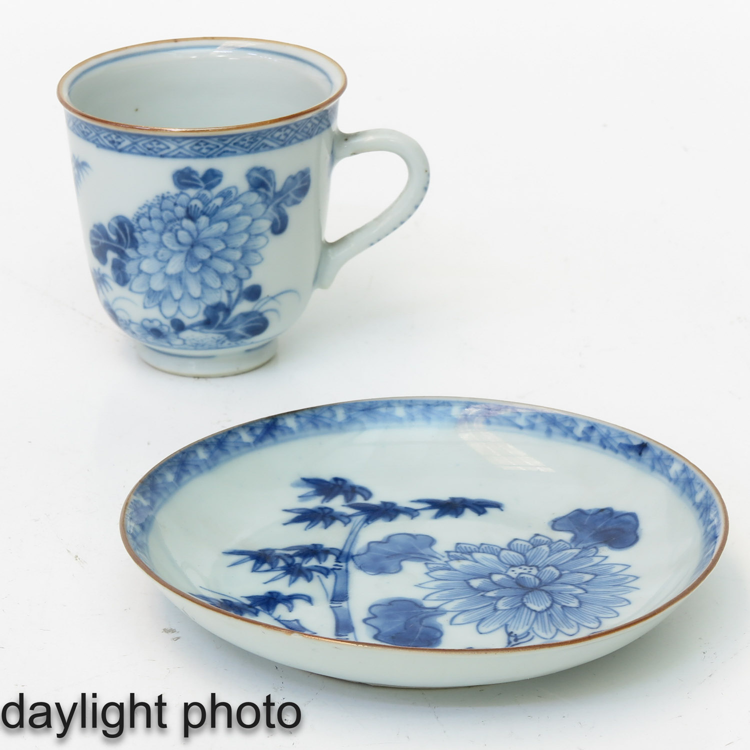 A Pair of Blue and White Cups and Saucers - Image 9 of 10
