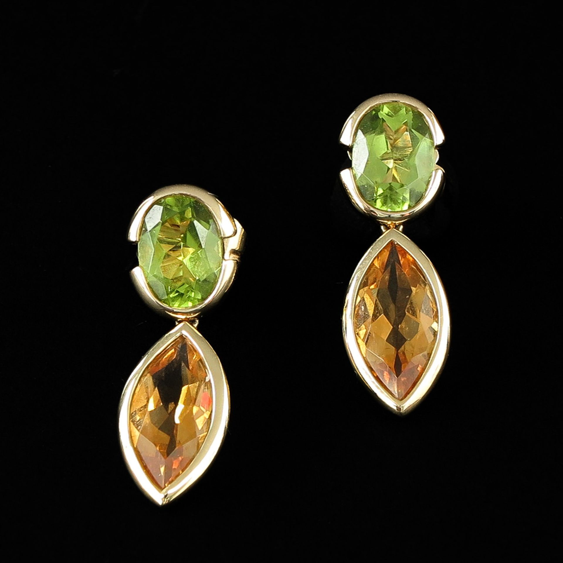 A Pair of 14KG Peridot and Citrine Earrings