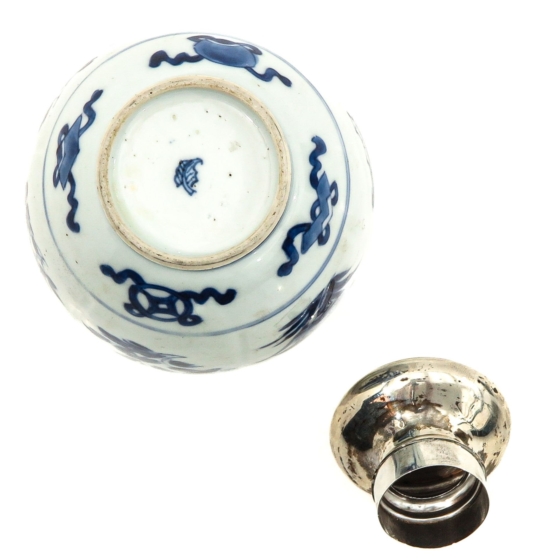 A Blue and White Tea Caddy - Image 6 of 10