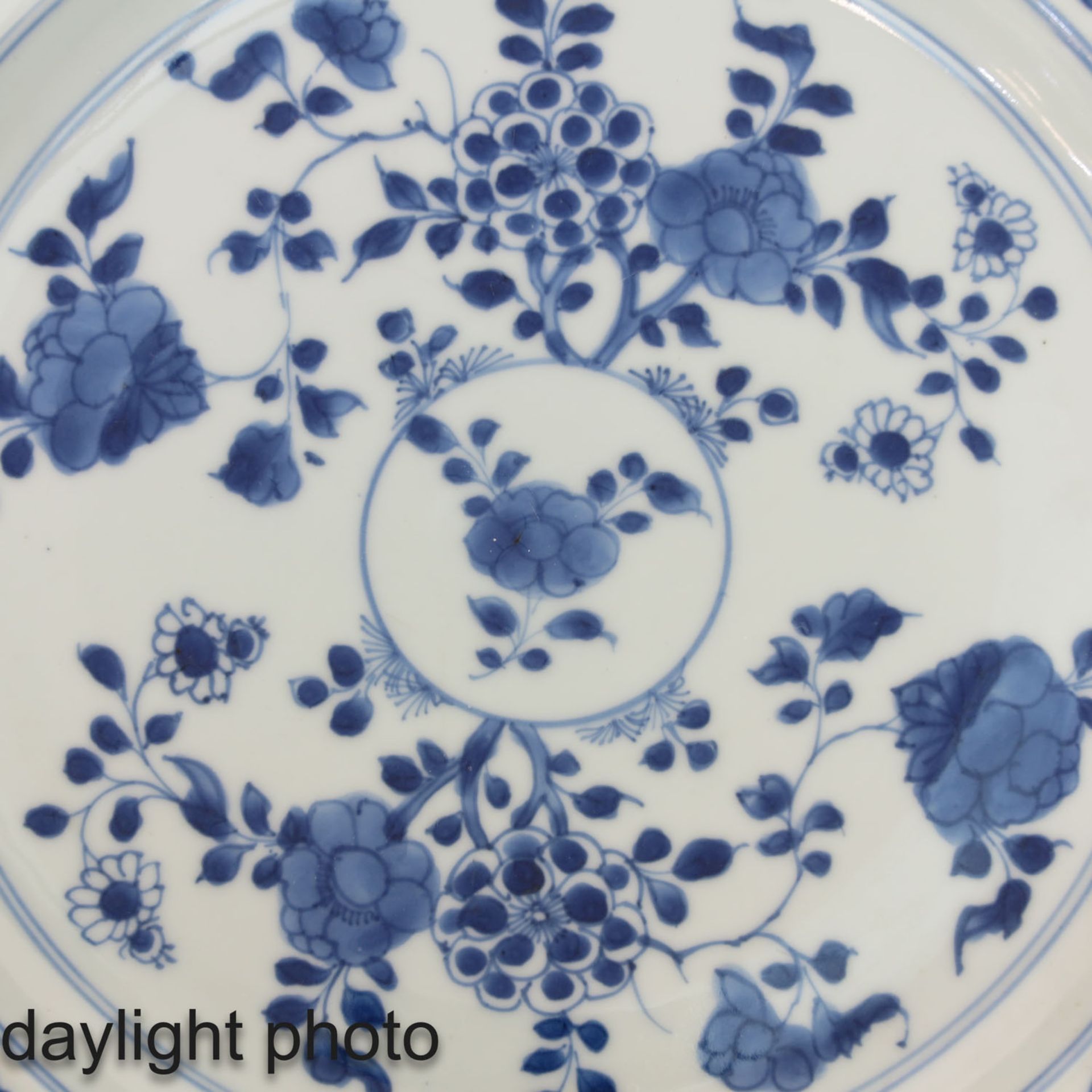 A Lot of 2 Blue and White Plates - Image 10 of 10