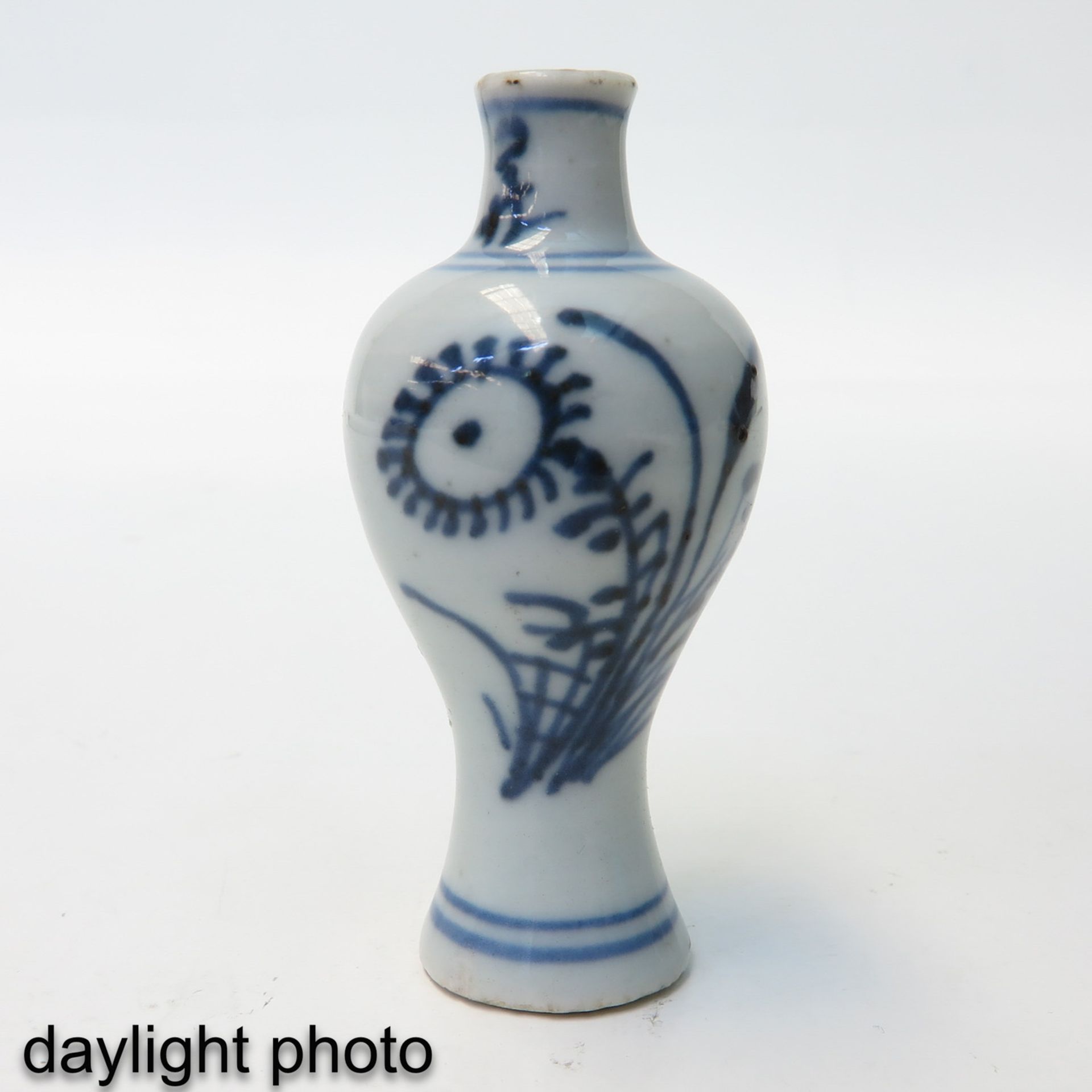 A Collection of 6 Miniature Vases - Image 10 of 10