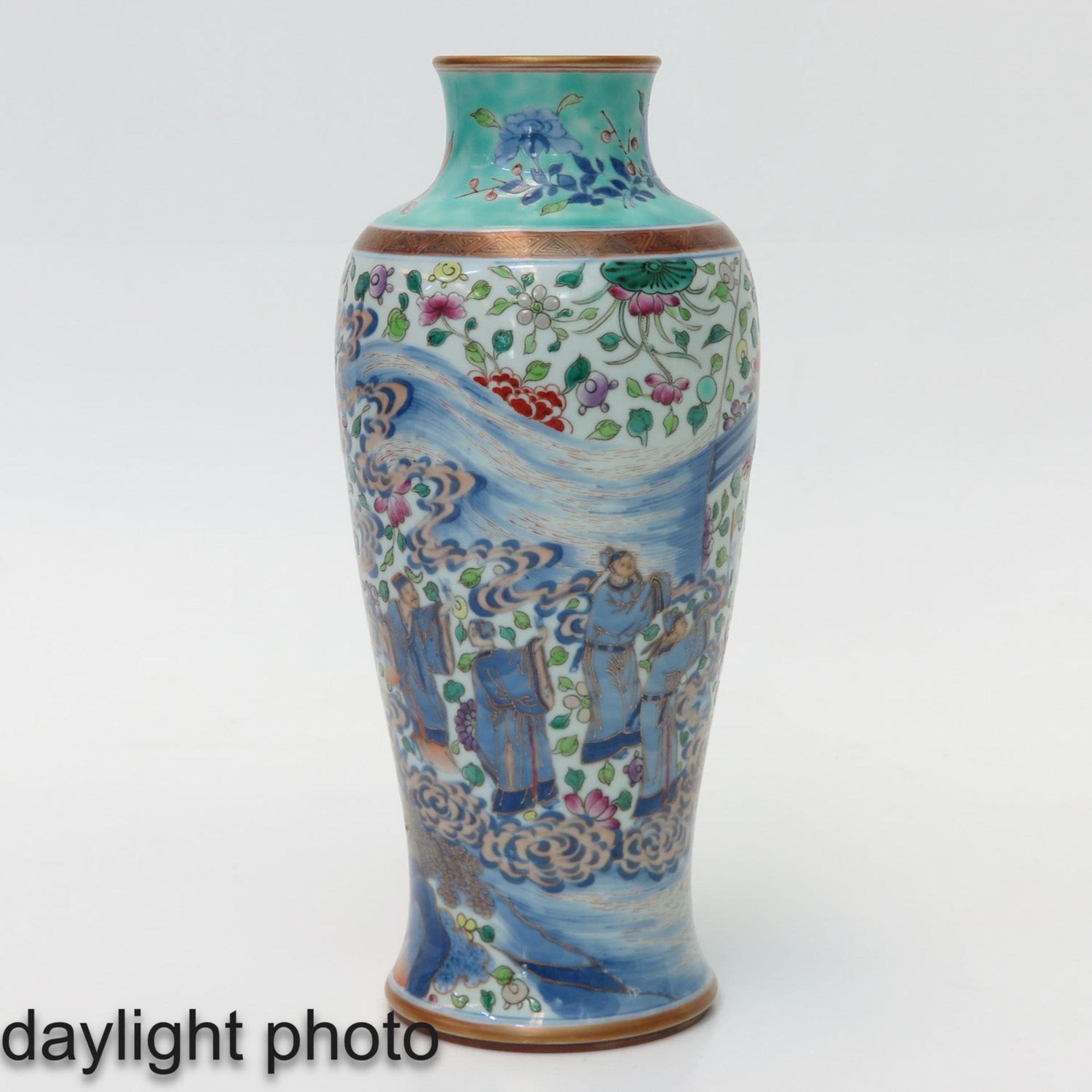 A Famille Rose Vase - Bild 7 aus 10