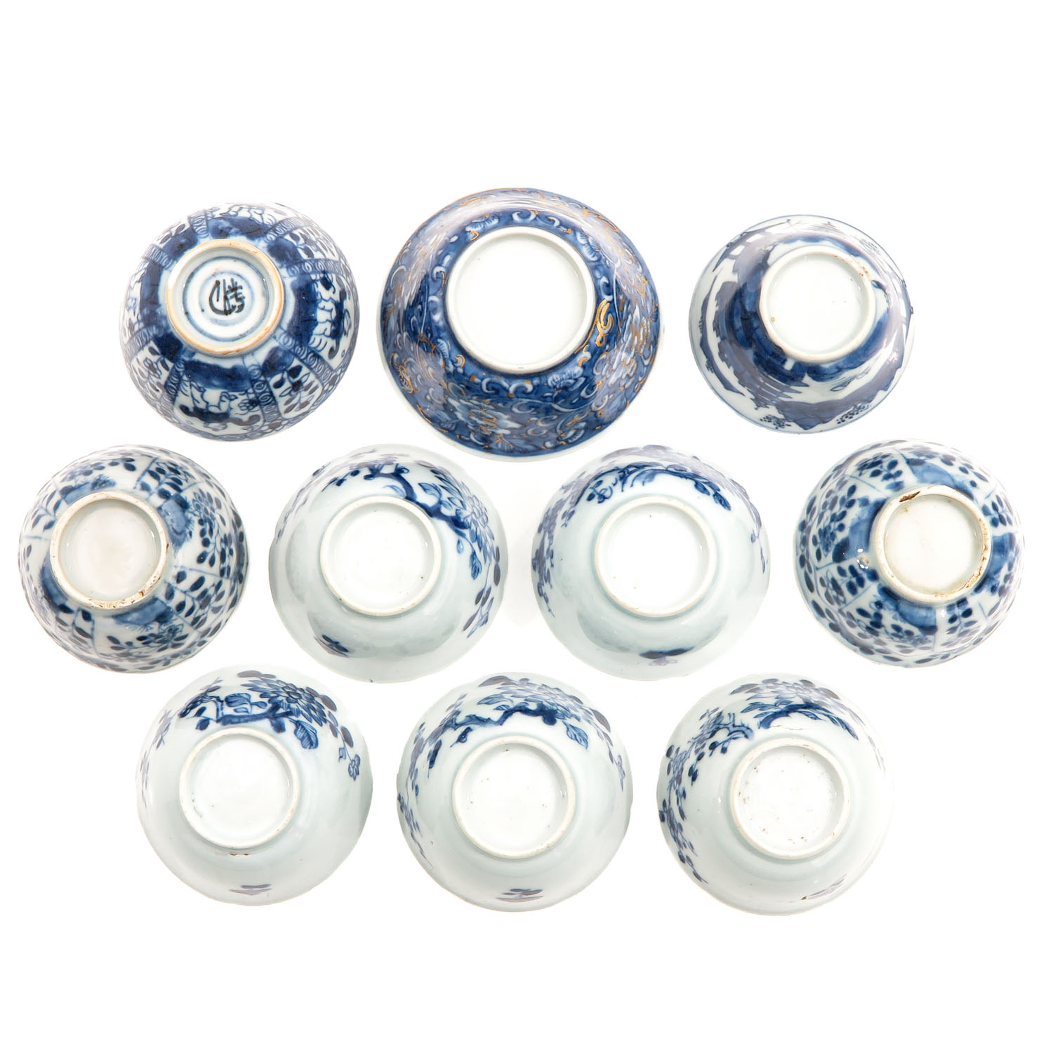 A Collection of Blue and White Cups and Saucers - Image 6 of 10