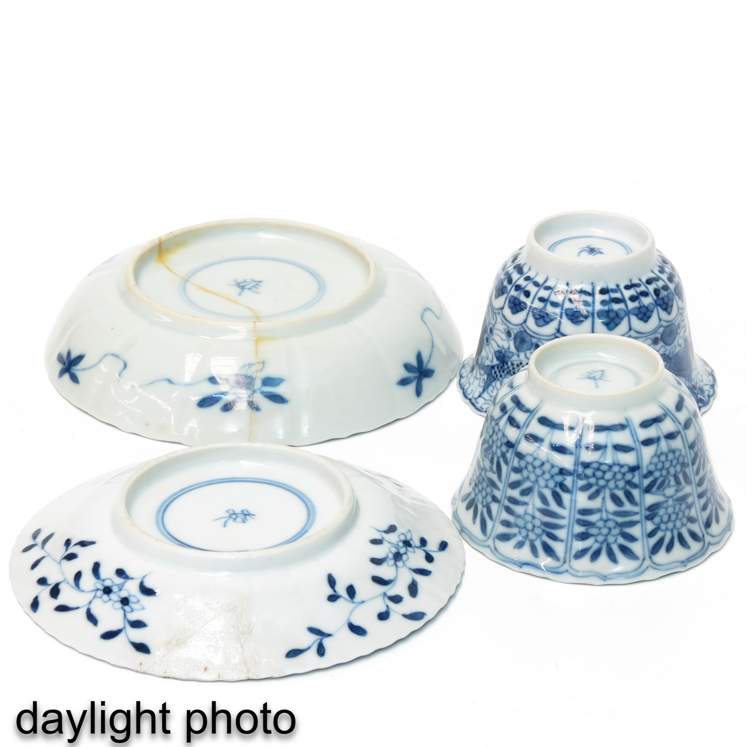 A Collection of Blue and White Cups and Saucers - Image 10 of 10