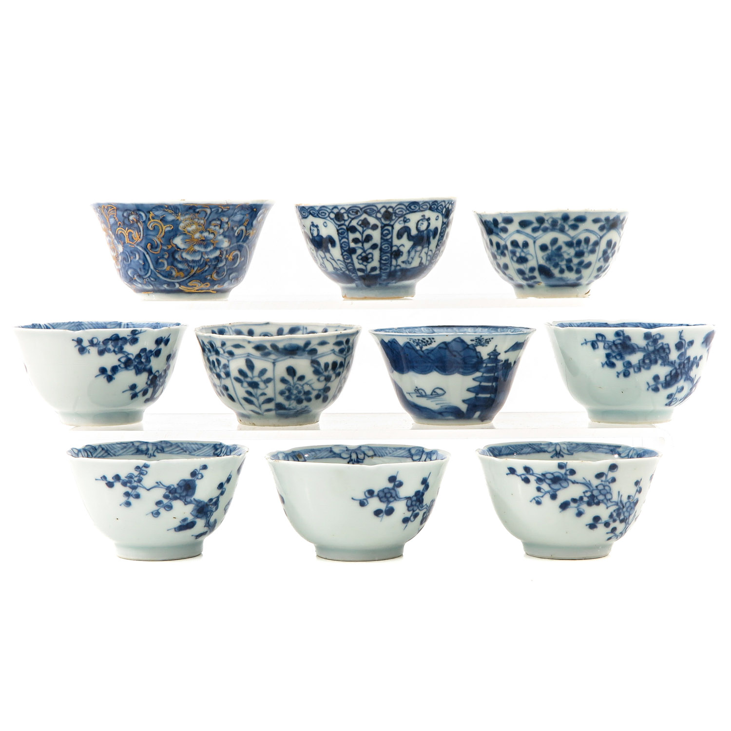 A Collection of Blue and White Cups and Saucers - Image 4 of 10