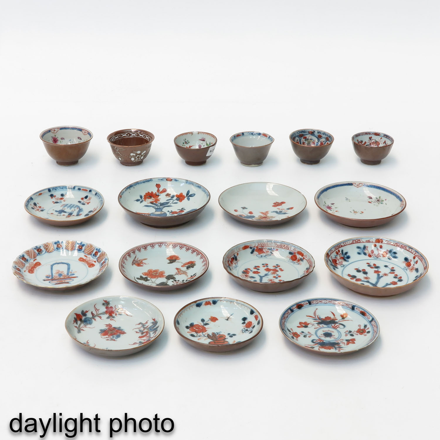 A Collection of Batavianware Cups and Saucers - Image 10 of 10