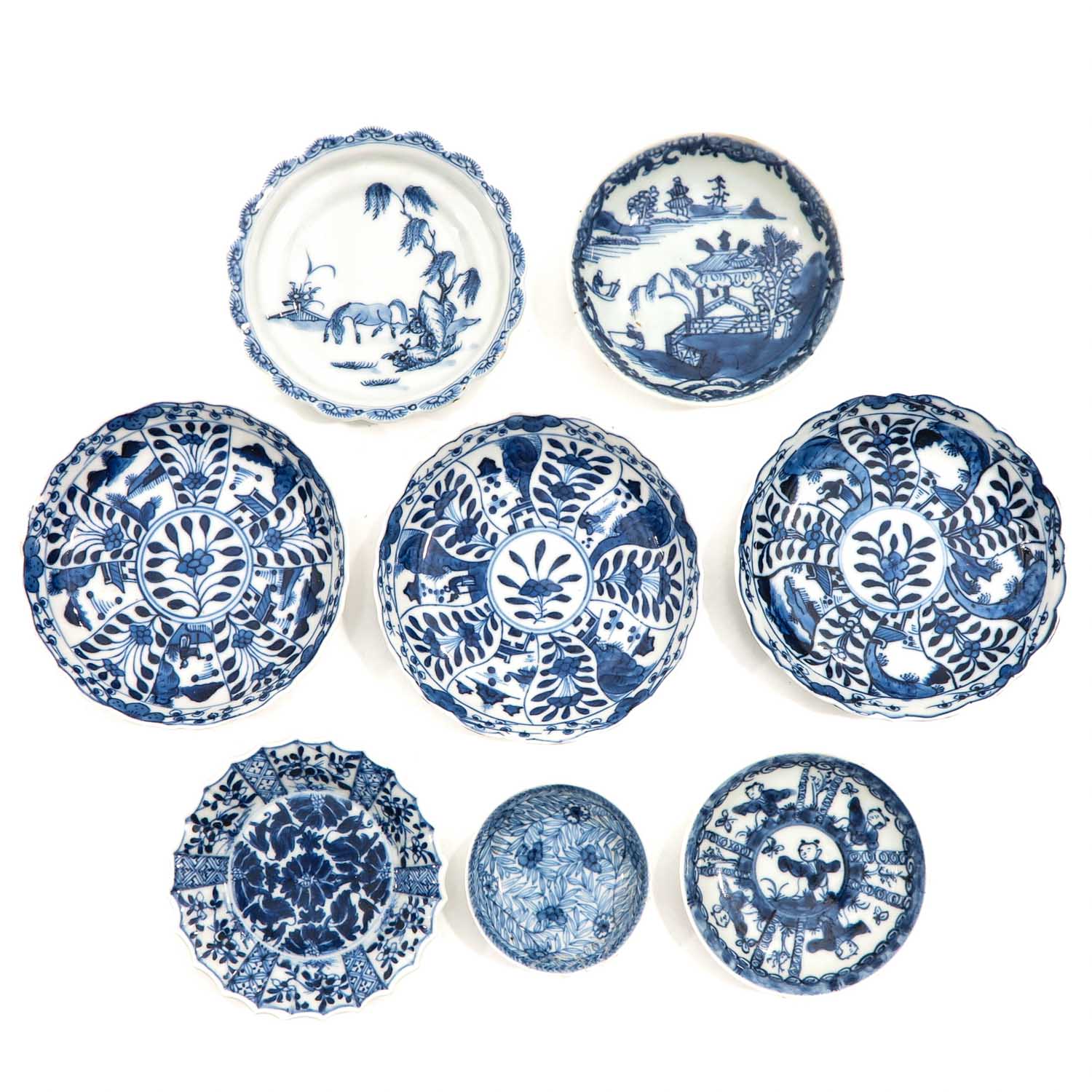 A Collection of Blue and White Cups and Saucers - Image 7 of 10