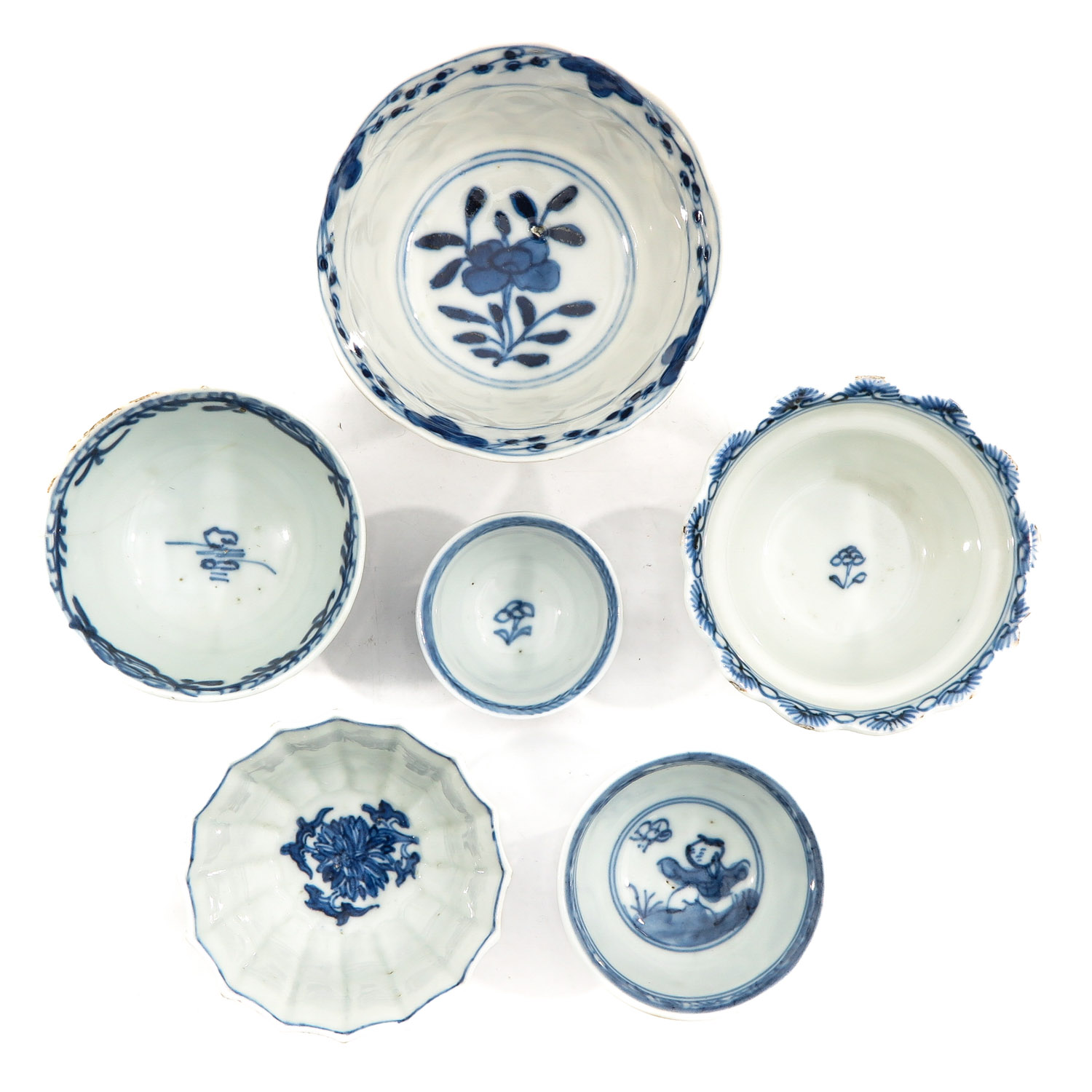 A Collection of Blue and White Cups and Saucers - Image 5 of 10