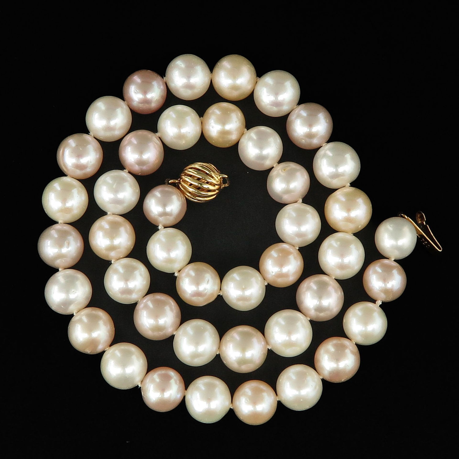 A Single Strand Pearl Necklace - Image 2 of 6