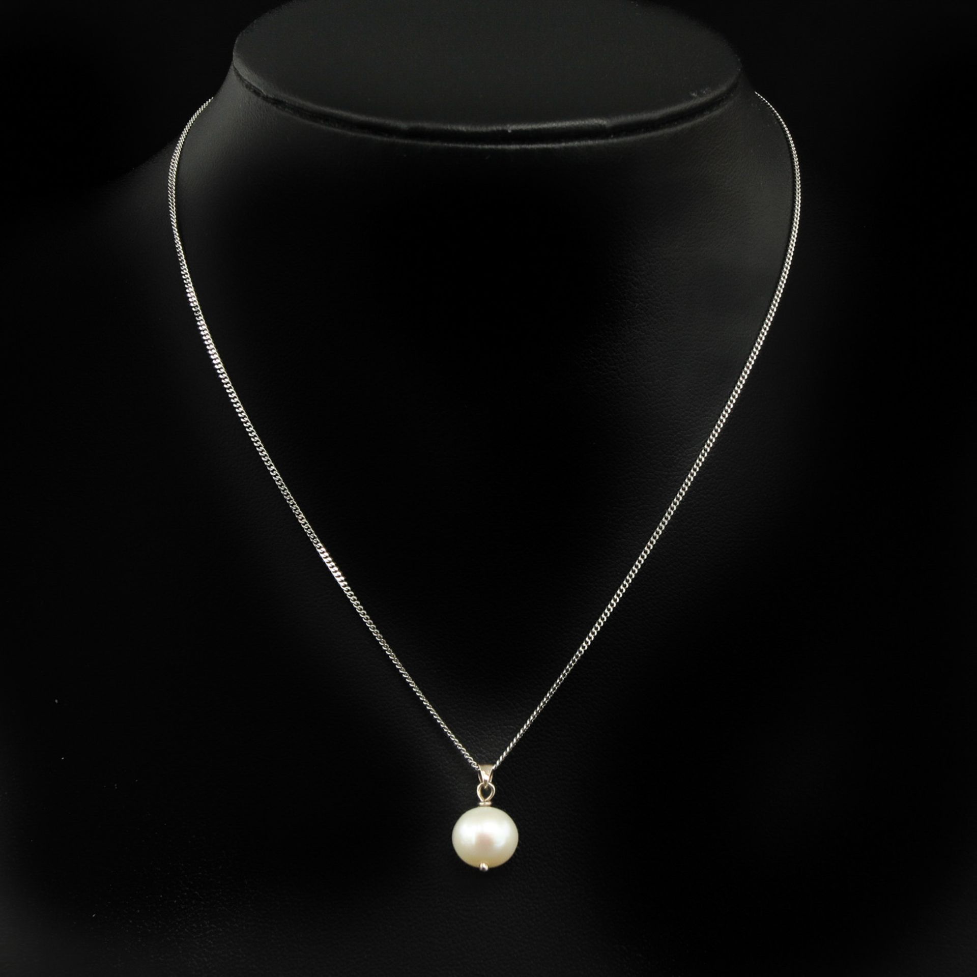 A 14KG Necklace with Pearl