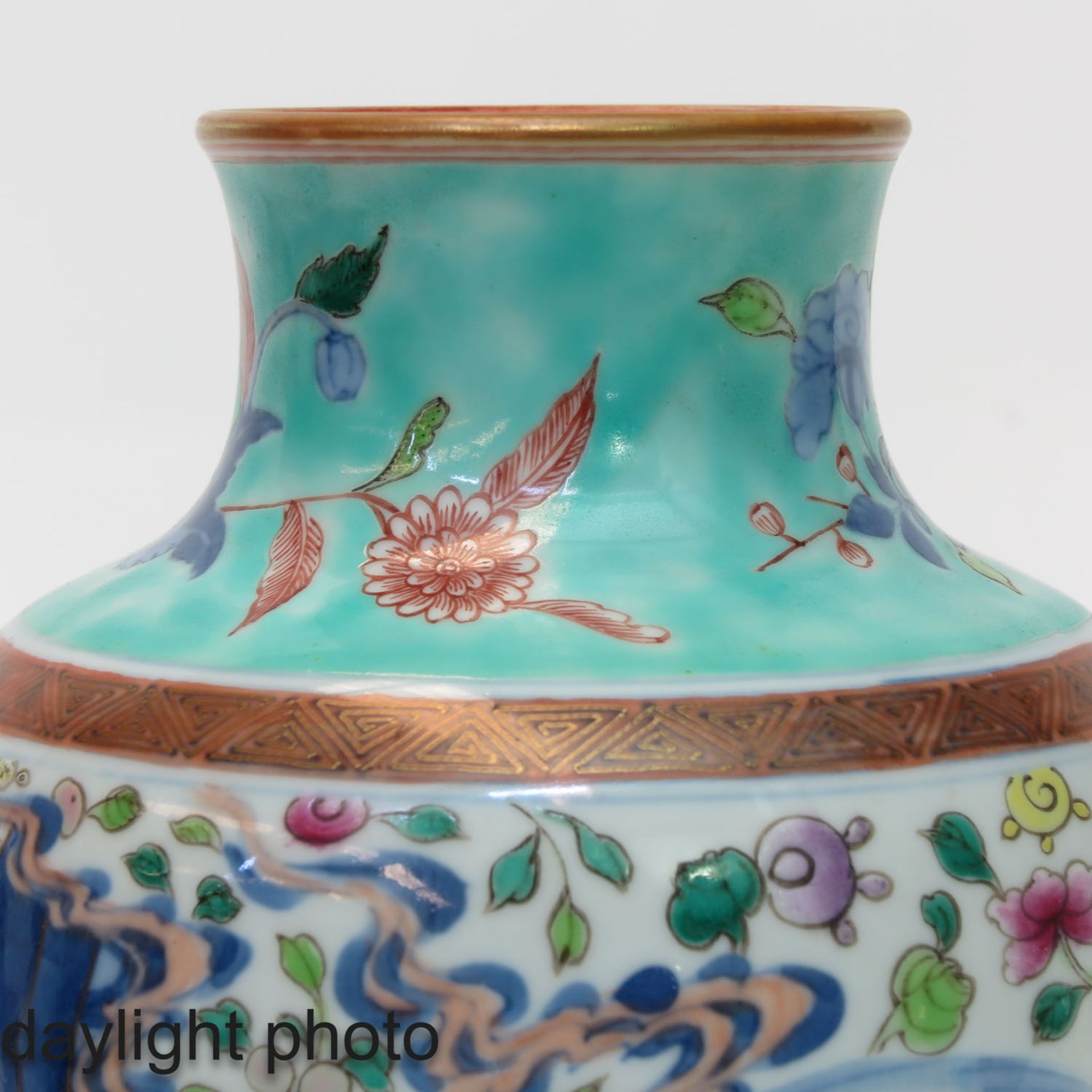 A Famille Rose Vase - Bild 10 aus 10