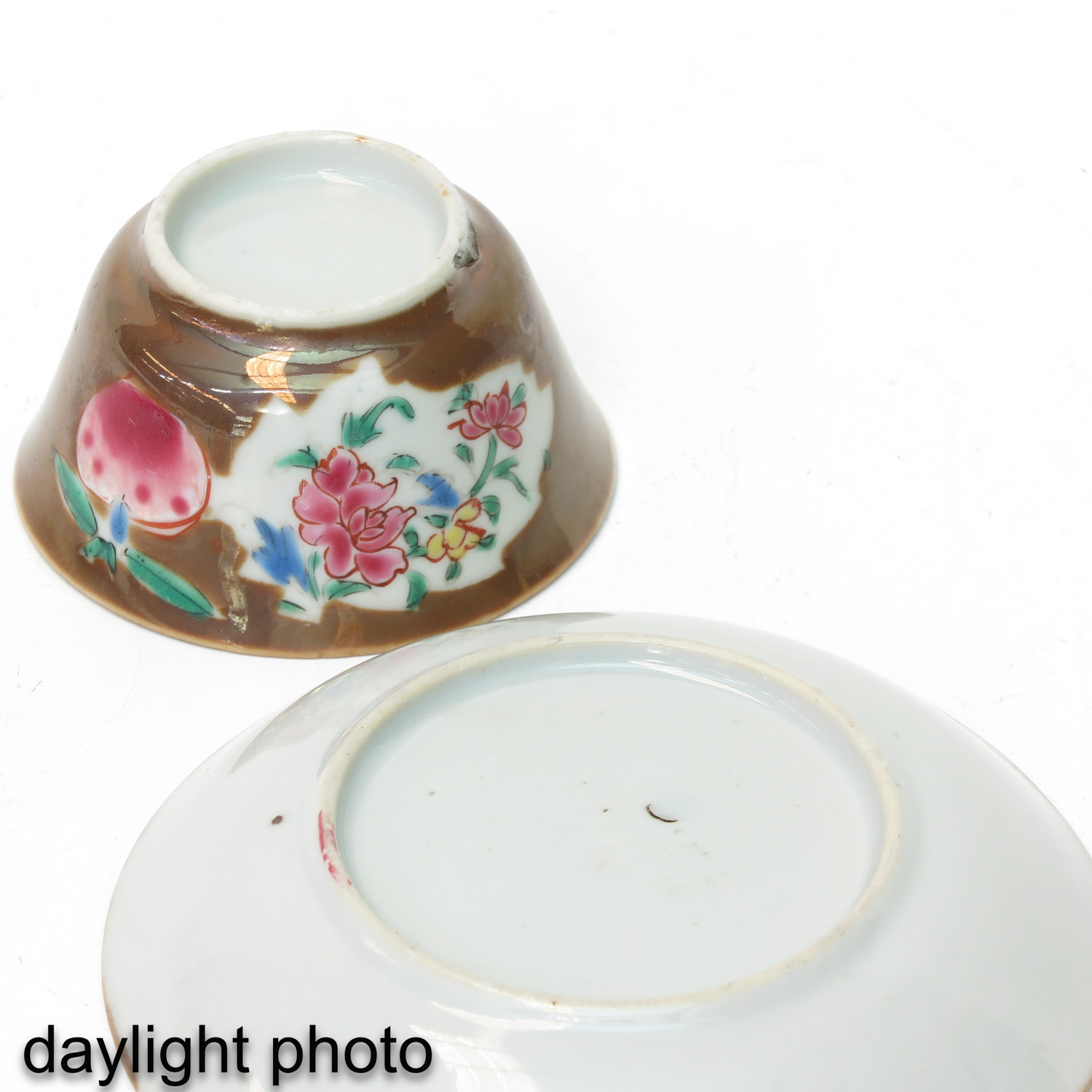 A Collection of Batavianware Cups and Saucers - Image 10 of 10