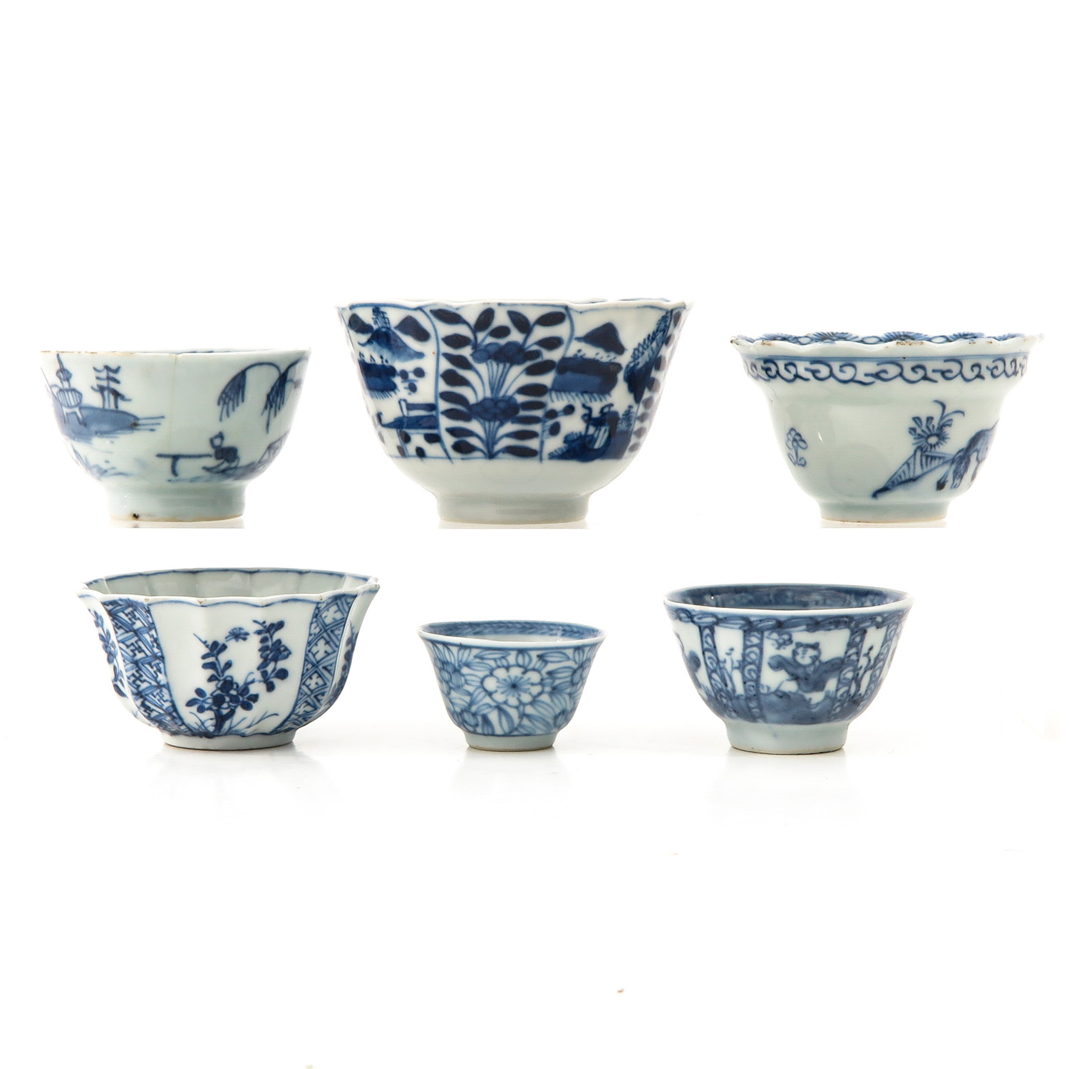 A Collection of Blue and White Cups and Saucers - Image 4 of 10