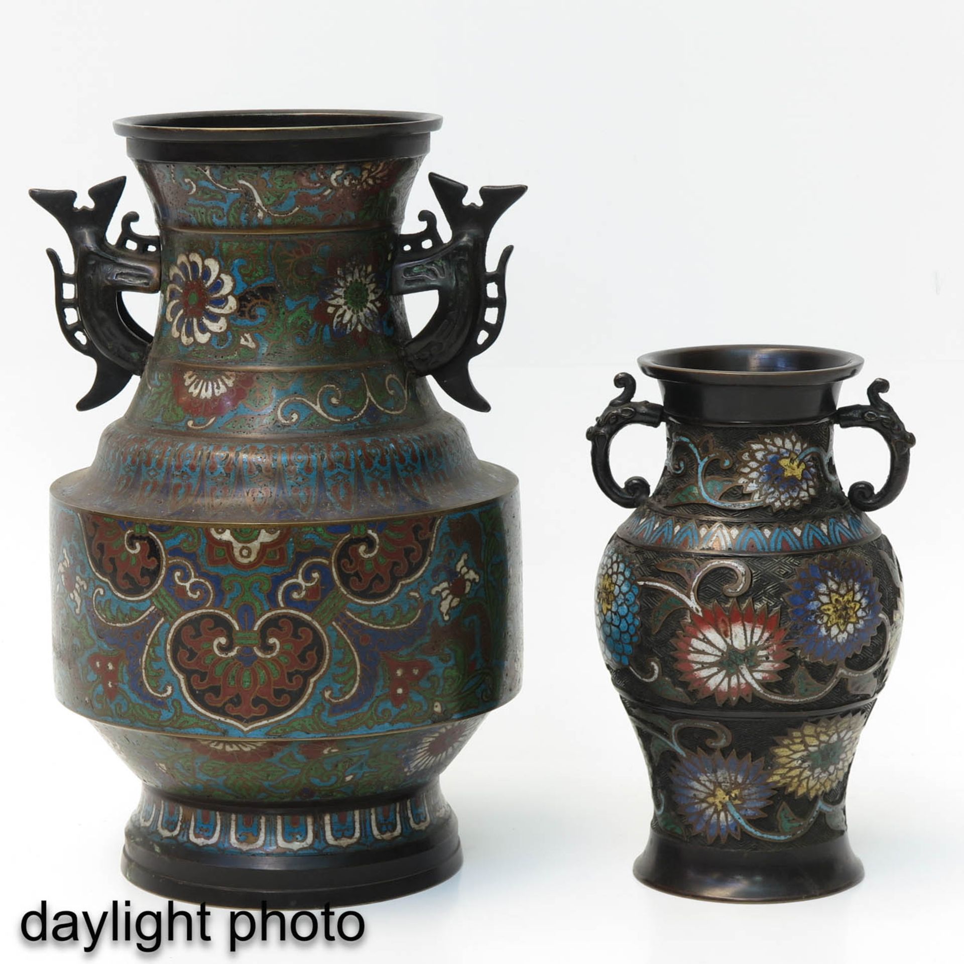 A Lot of 2 Cloisonne Vases - Image 7 of 10