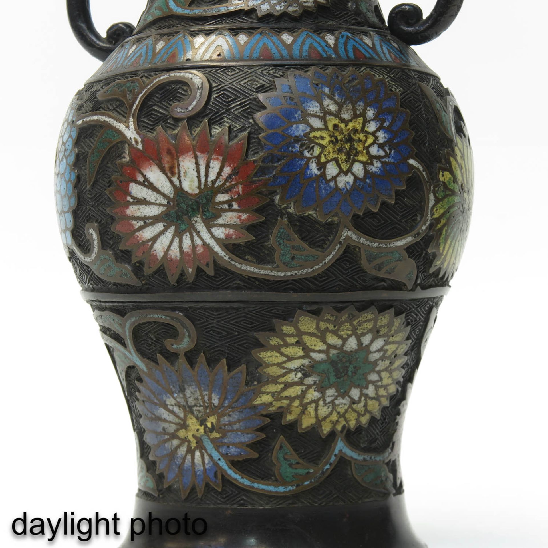 A Lot of 2 Cloisonne Vases - Image 10 of 10