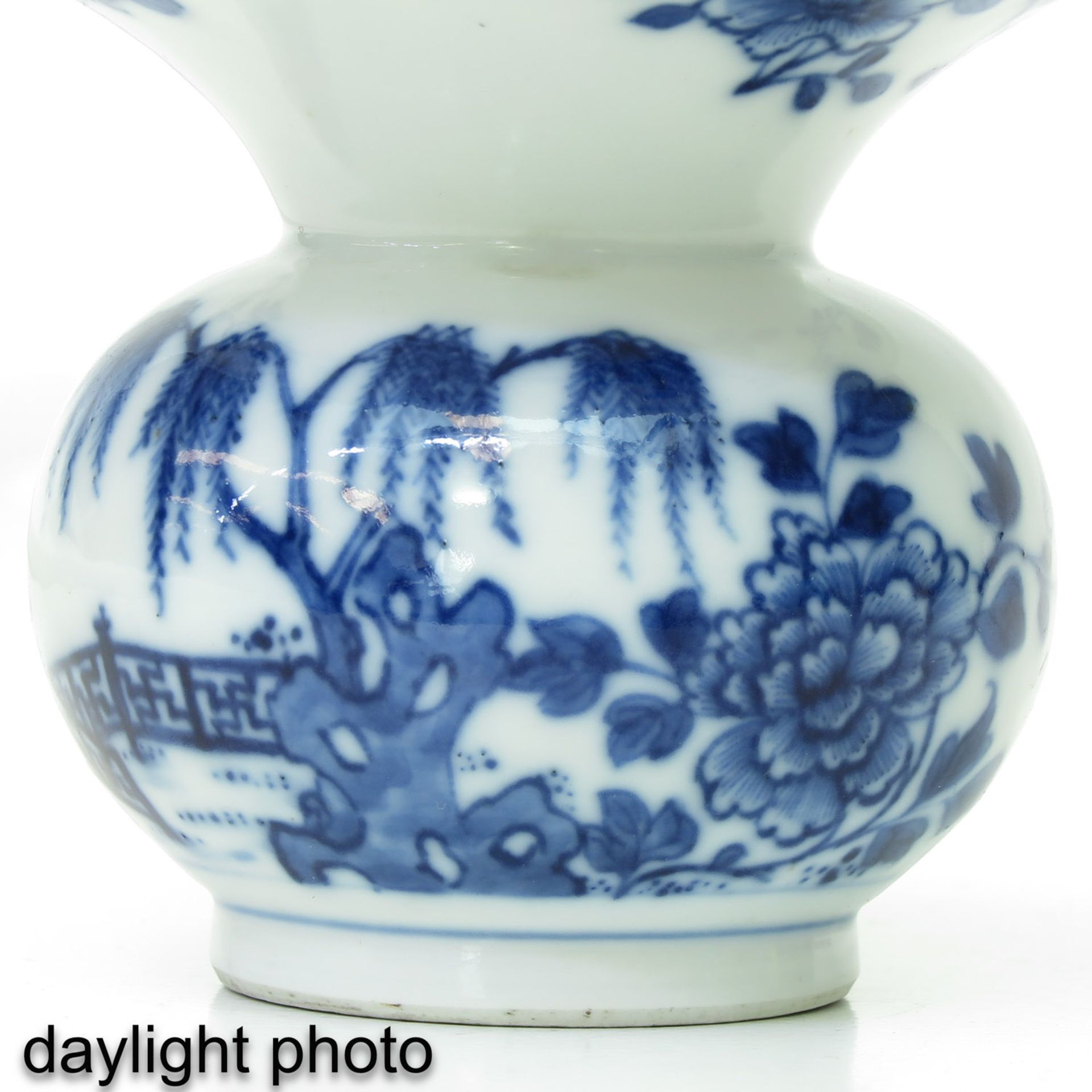 A Blue and White Spittoon - Image 9 of 9