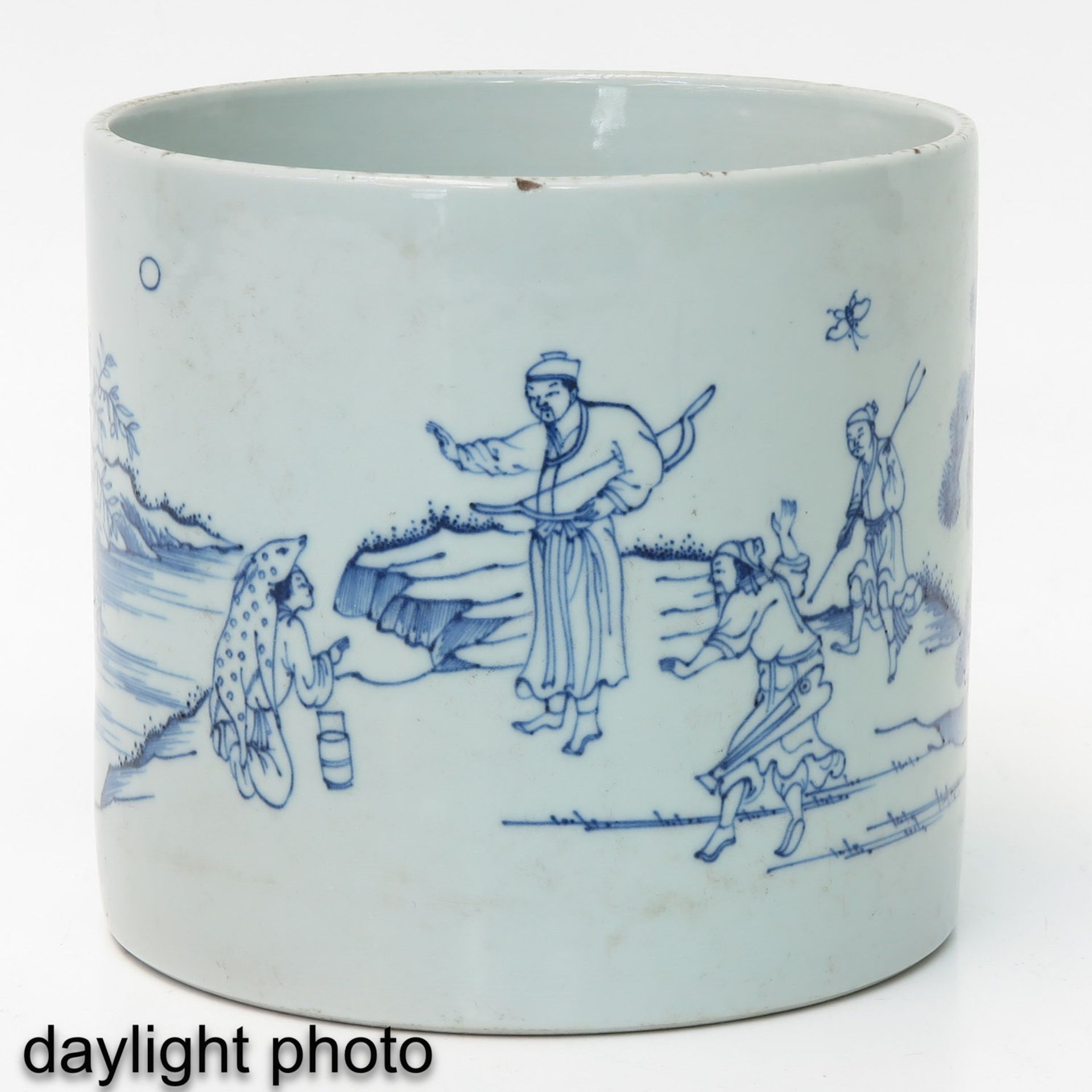 A Blue and White Brush Pot - Image 7 of 9