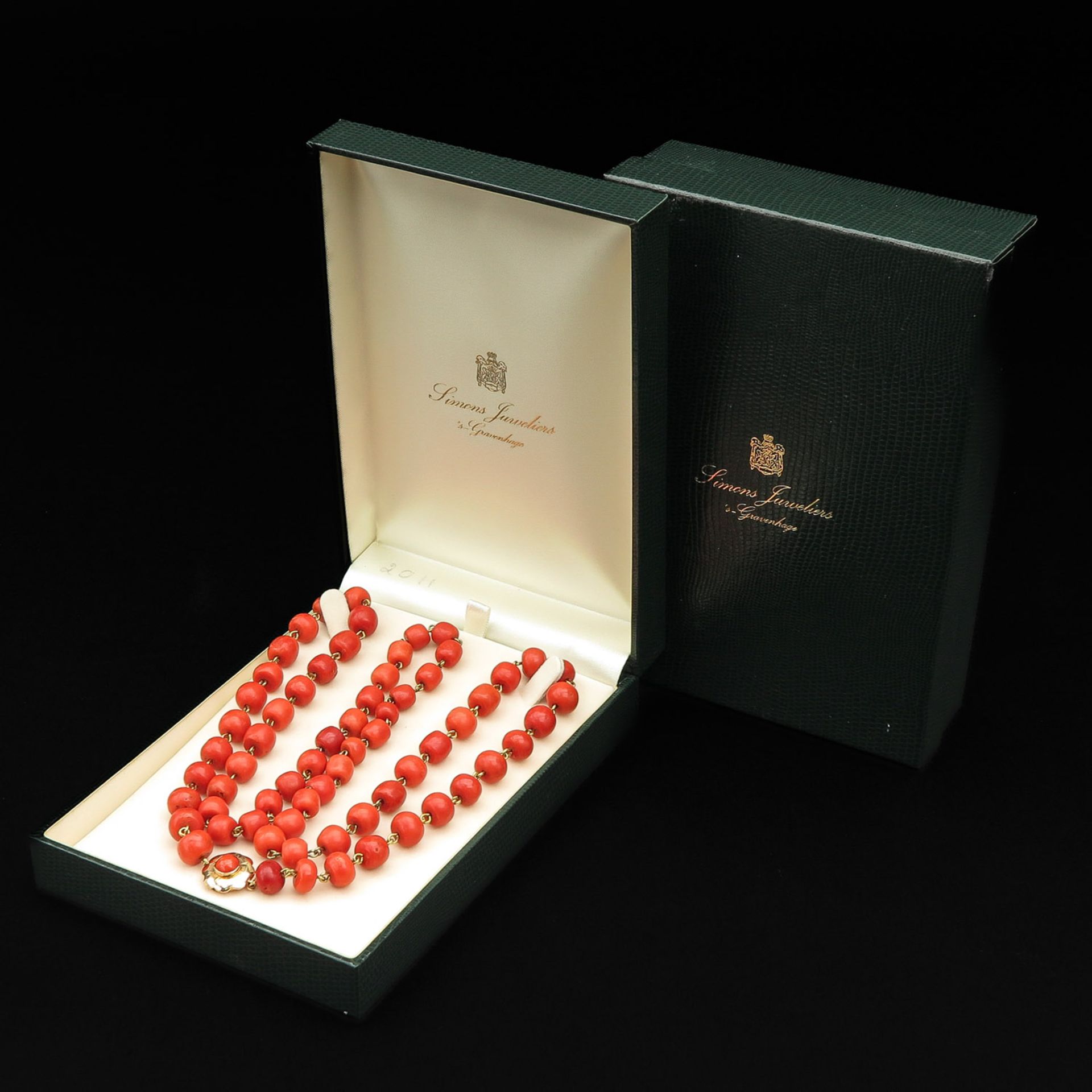 A Single Strand 19th Century Red Coral Necklace - Image 5 of 5