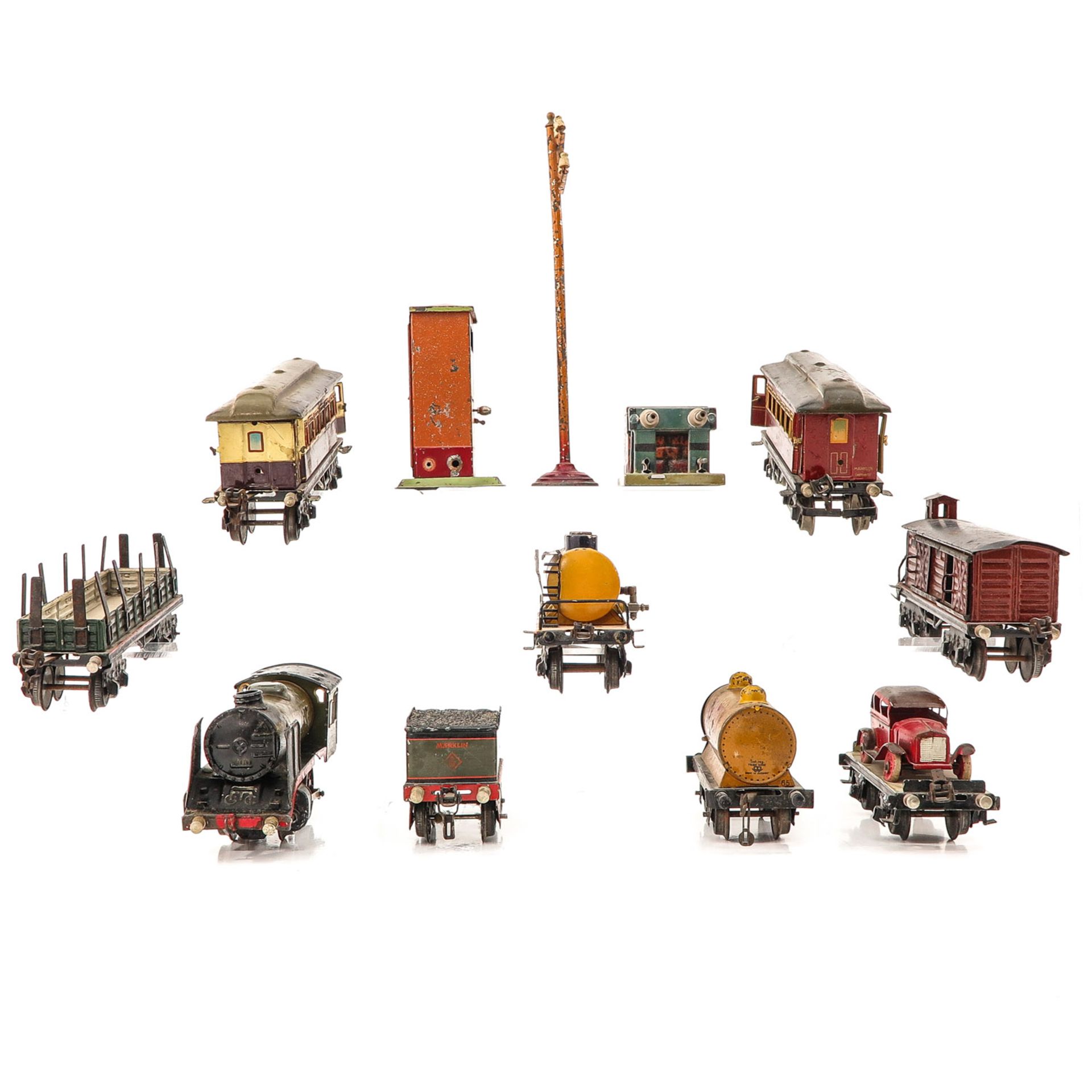 A Collection of Marklin Trains and Accessories - Image 5 of 10