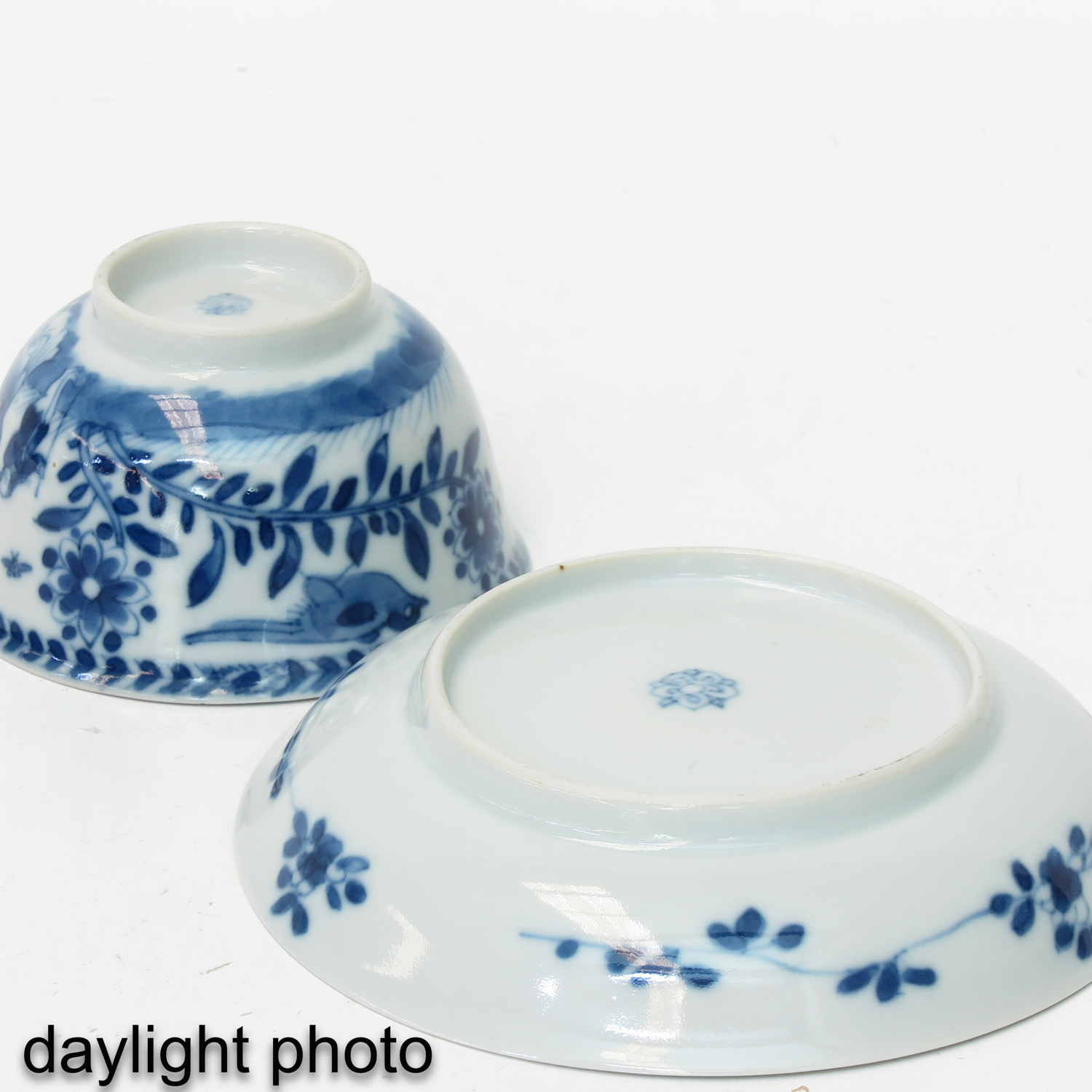 A Collection of Blue and White Cups and Saucer - Image 10 of 10