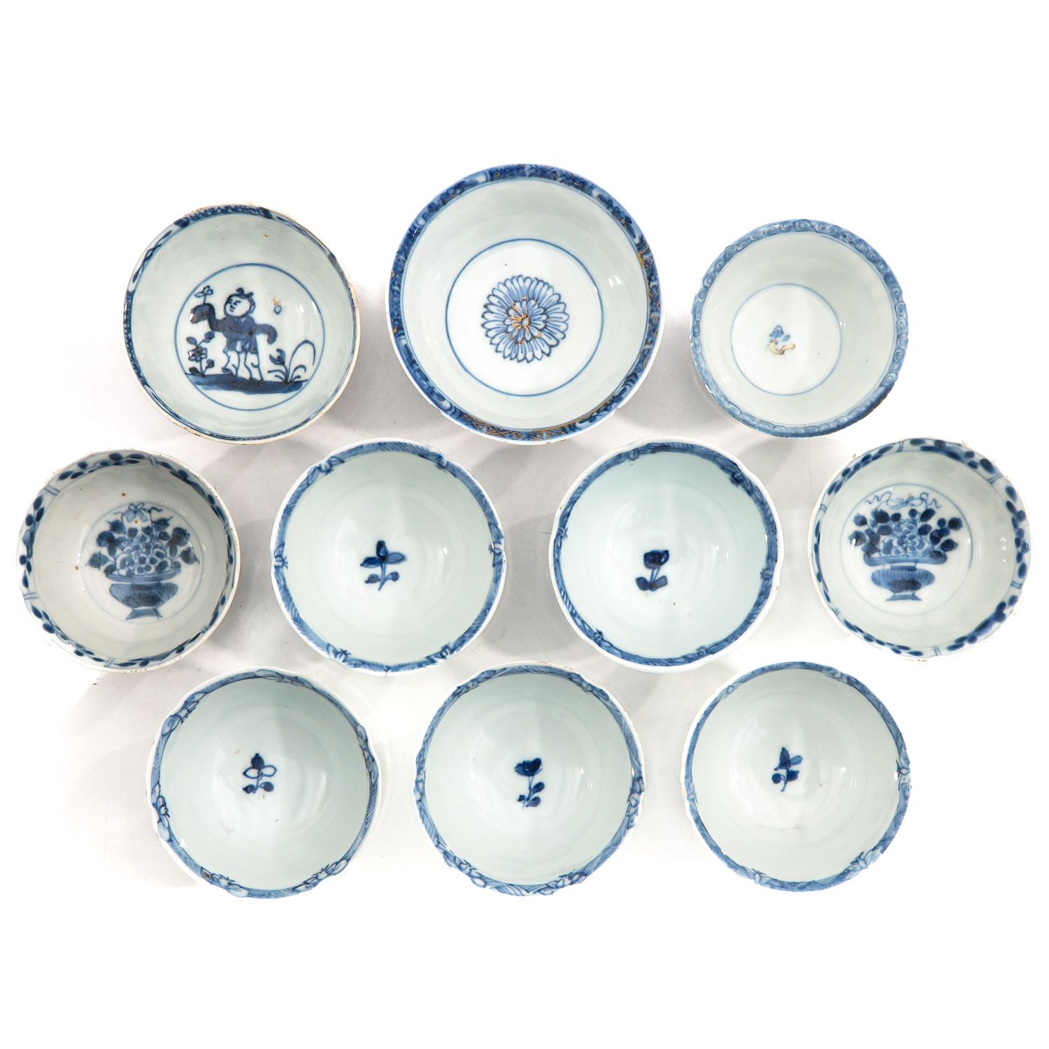 A Collection of Blue and White Cups and Saucers - Image 5 of 10