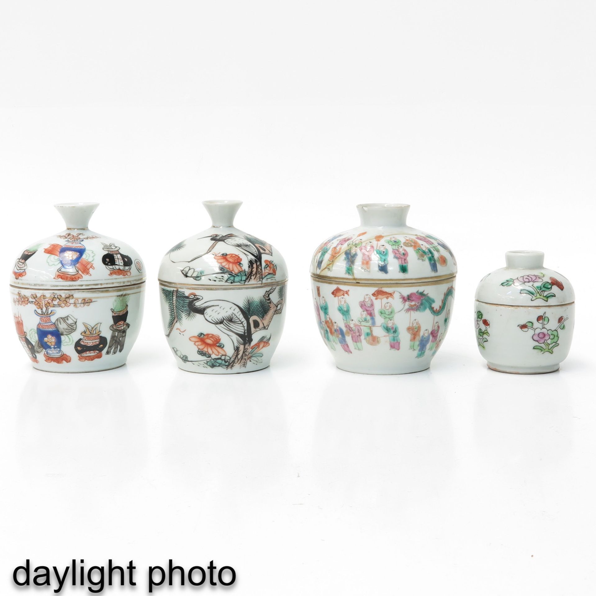 A Collection of 5 Jars with Covers - Image 7 of 10