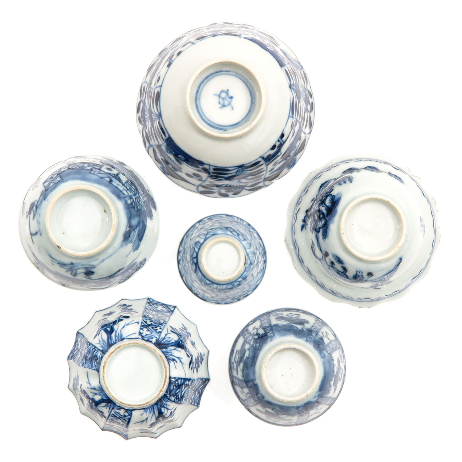 A Collection of Blue and White Cups and Saucers - Image 6 of 10