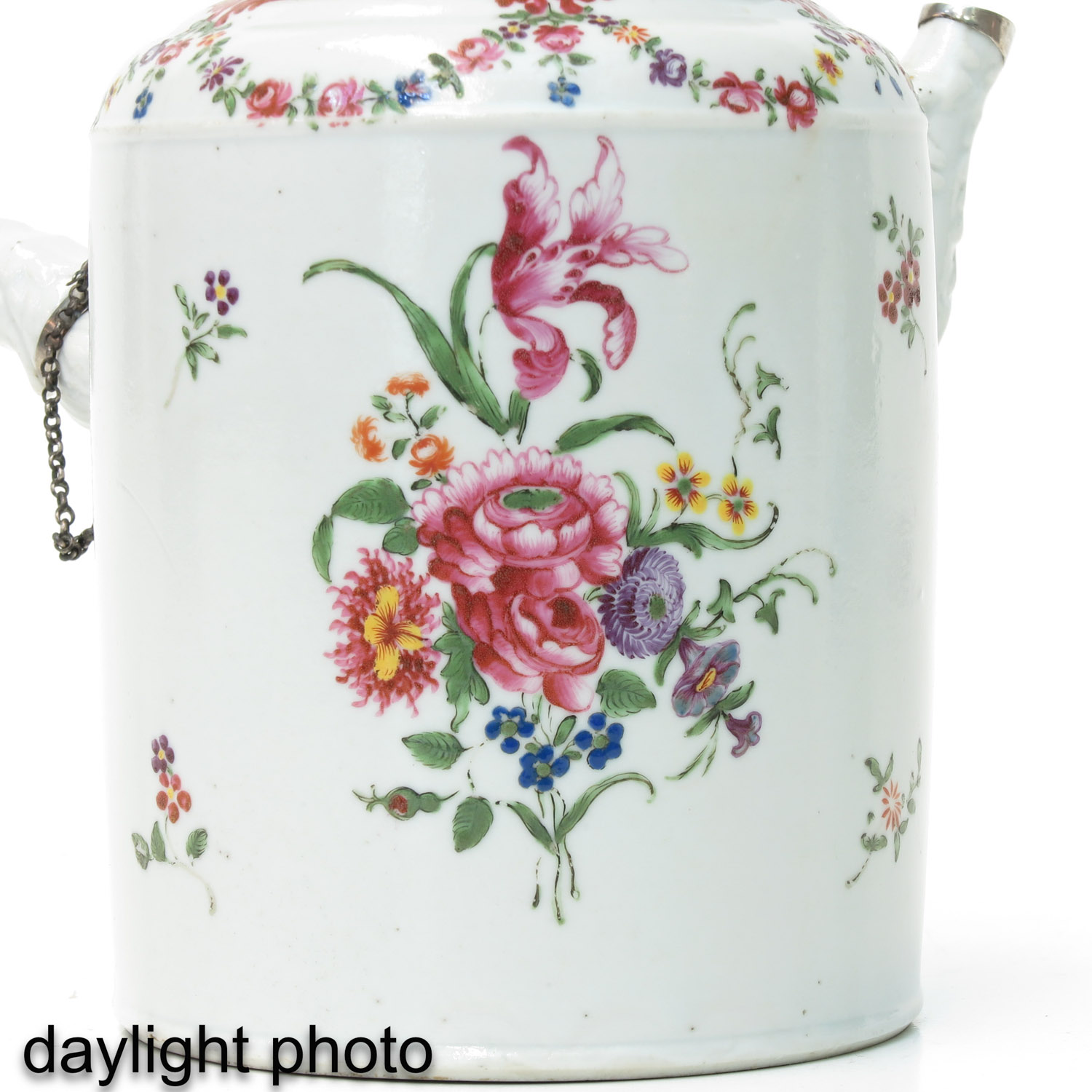 A Famille Rose Teapot - Image 9 of 10