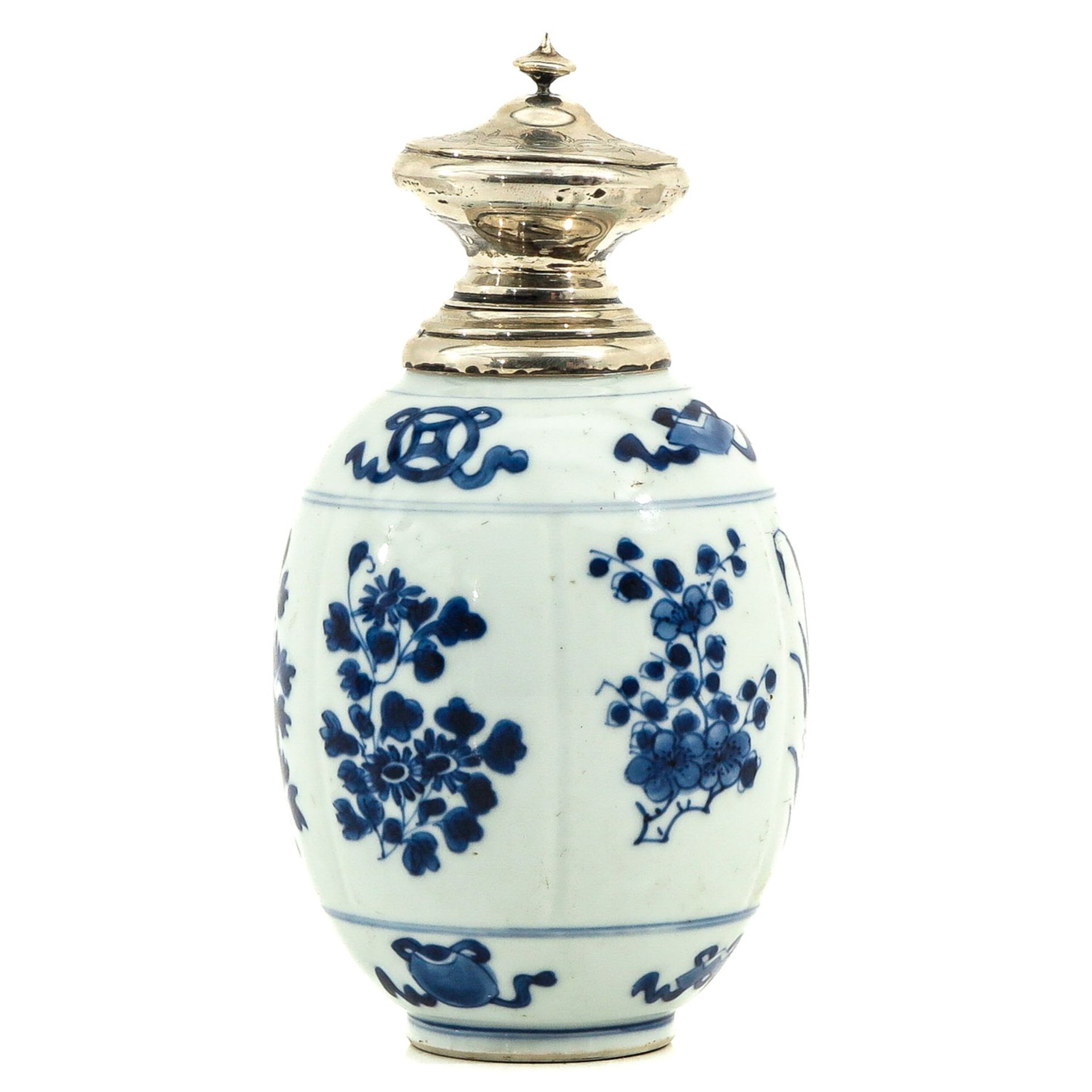 A Blue and White Tea Caddy - Image 4 of 10