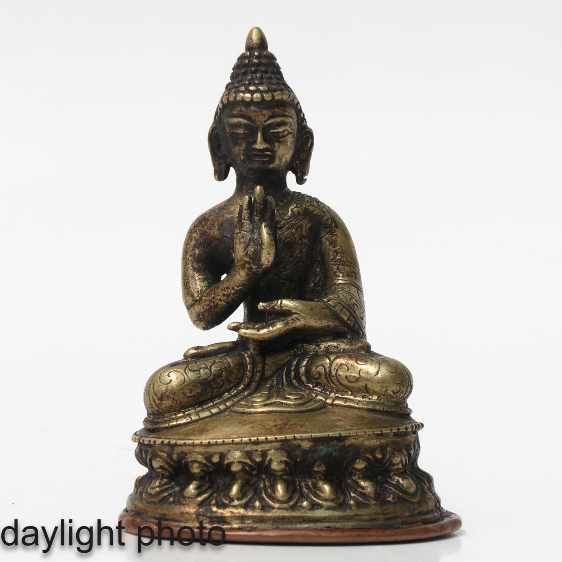 A Small Bronze Buddha - Bild 7 aus 10