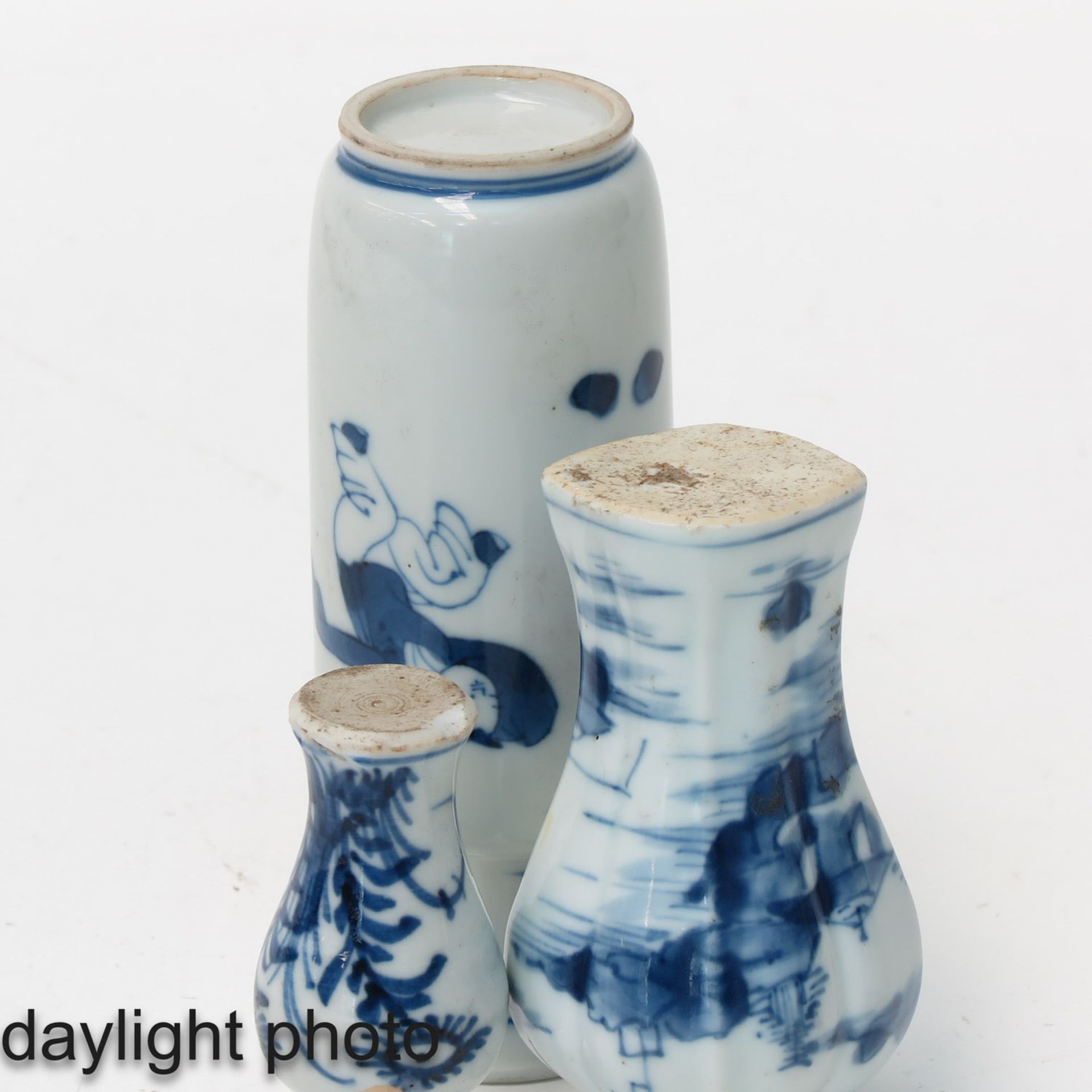 A Collection of 3 Miniature Vases - Image 8 of 10