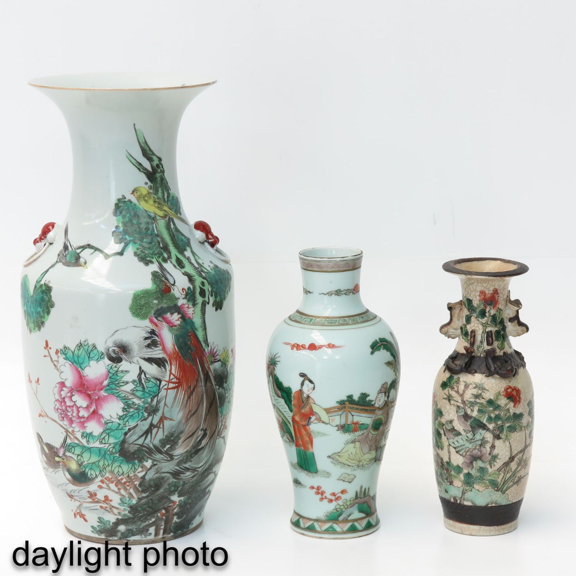 A Collection of 3 Vases - Image 7 of 10