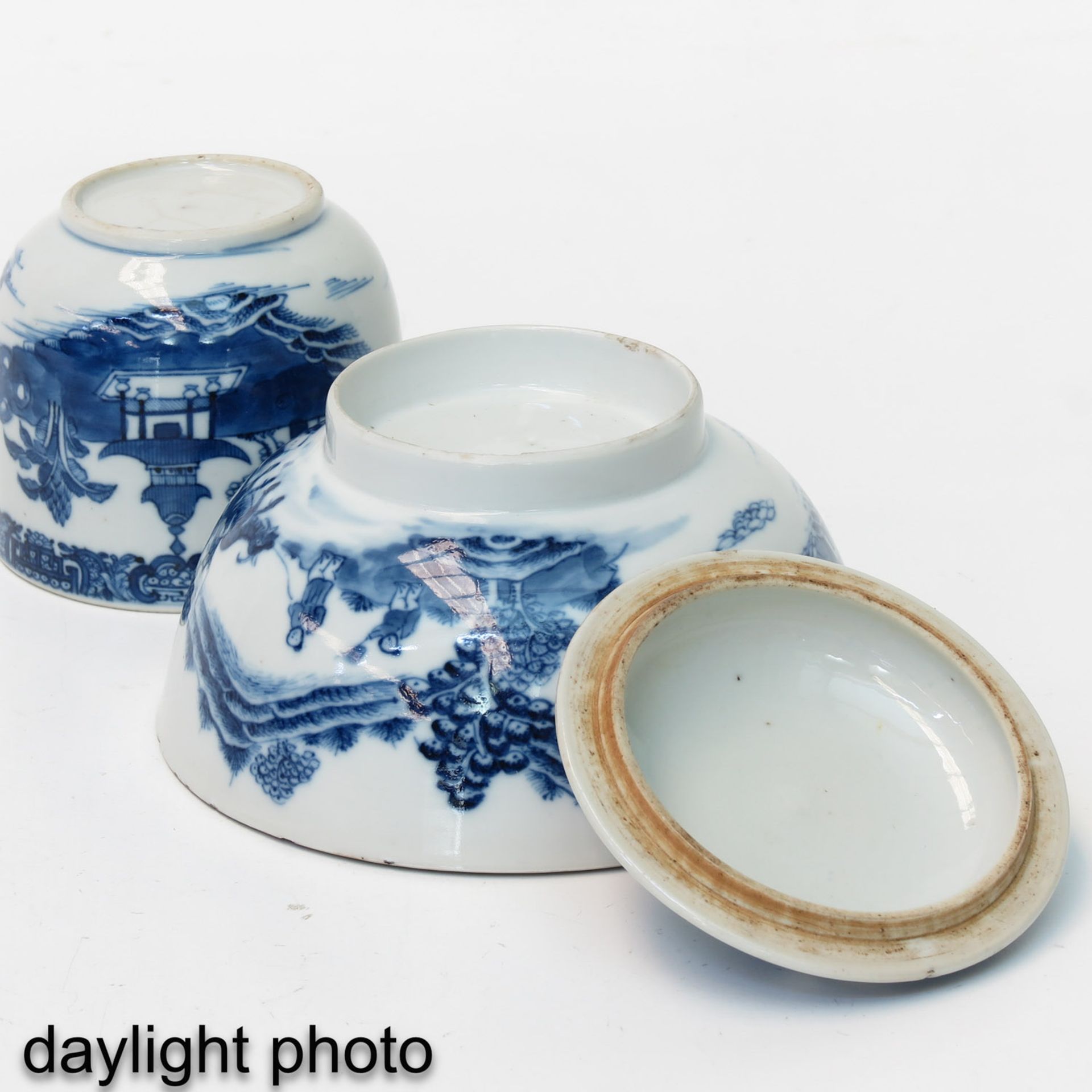 A Blue and White Bowl and Covered Sugar - Bild 8 aus 10