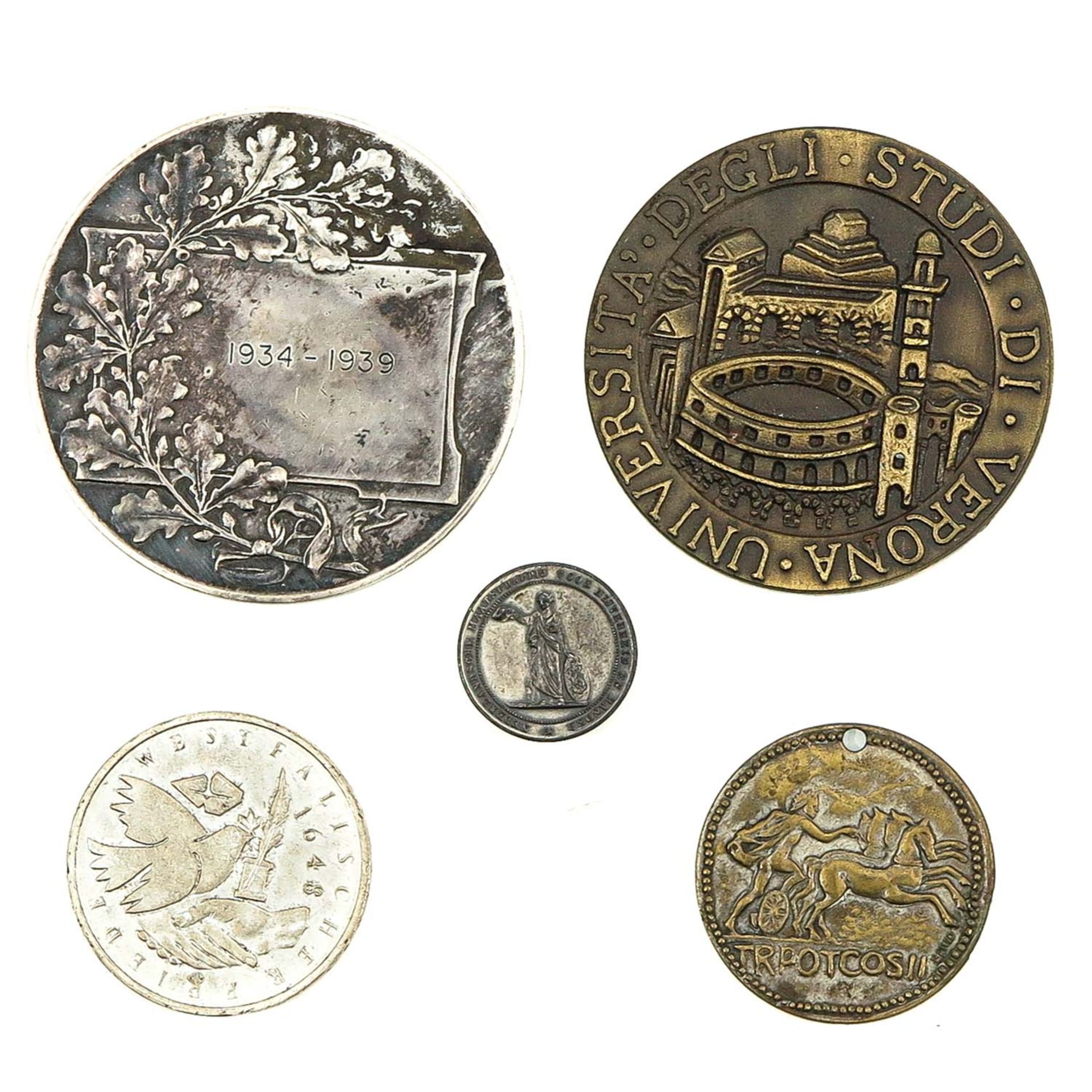 A Collection of 13 Tokens - Bild 7 aus 8