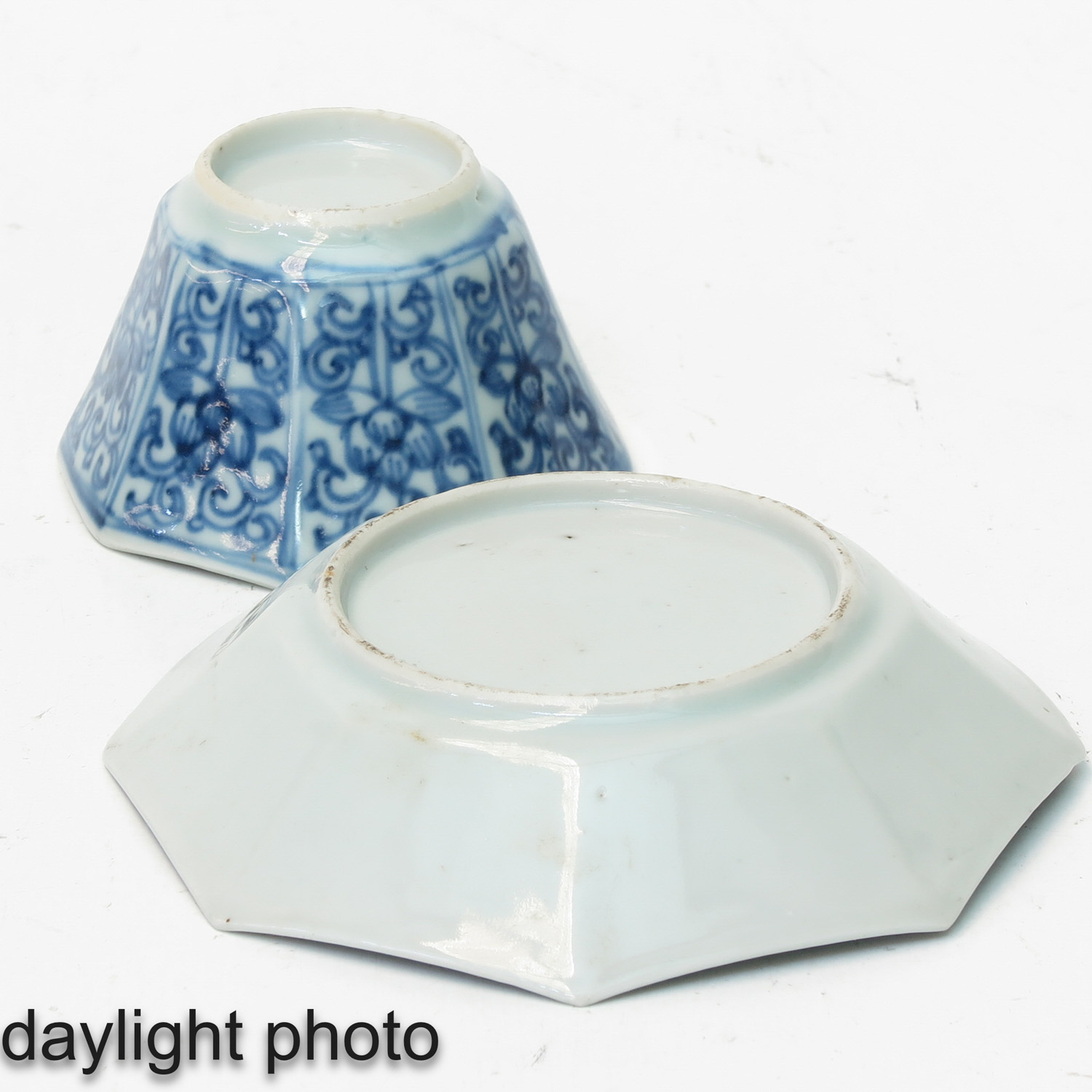A Series of Blue and White Cups and Saucers - Image 10 of 10