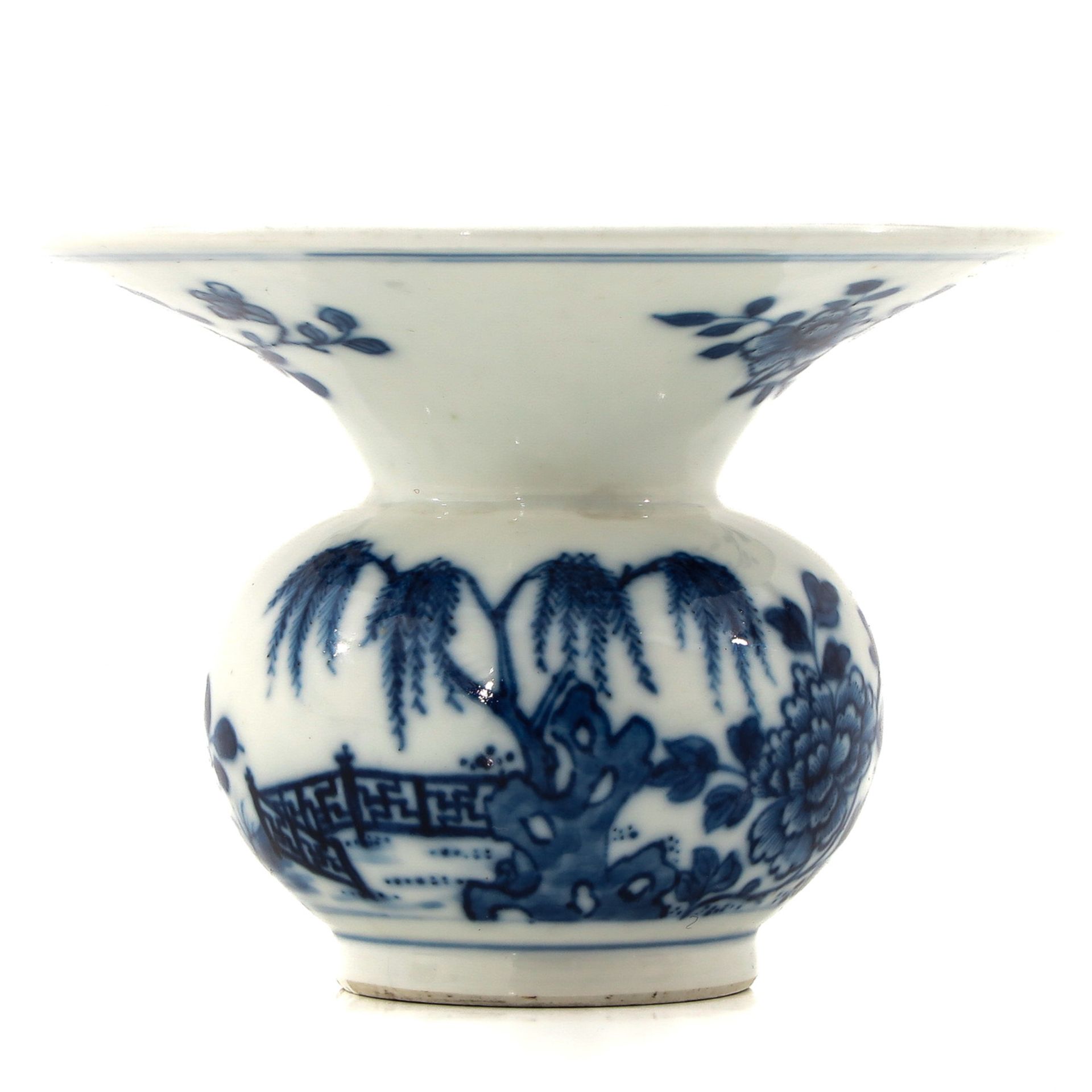 A Blue and White Spittoon - Image 4 of 9