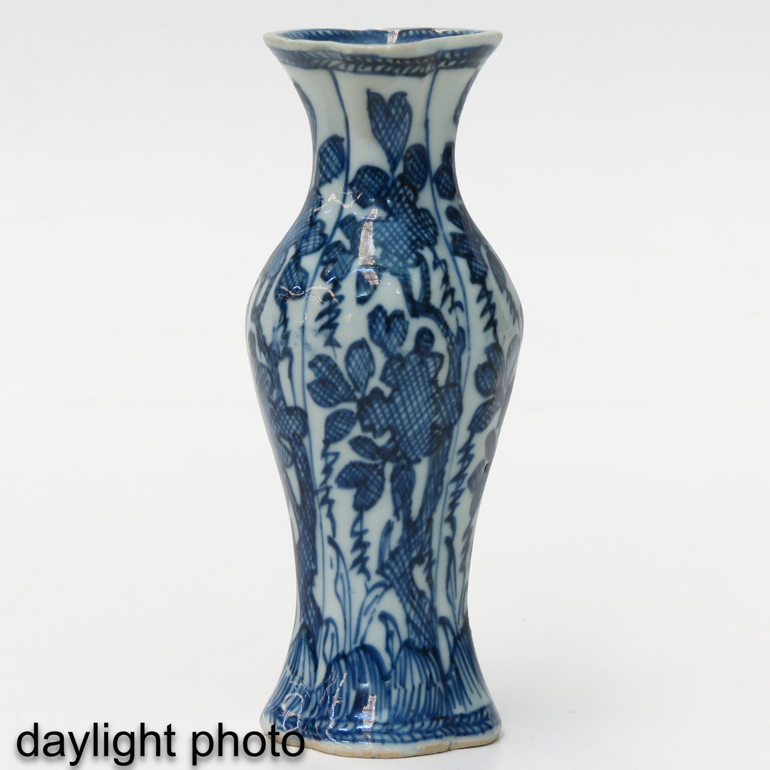 A Pair of small Blue and White Vases - Image 7 of 9