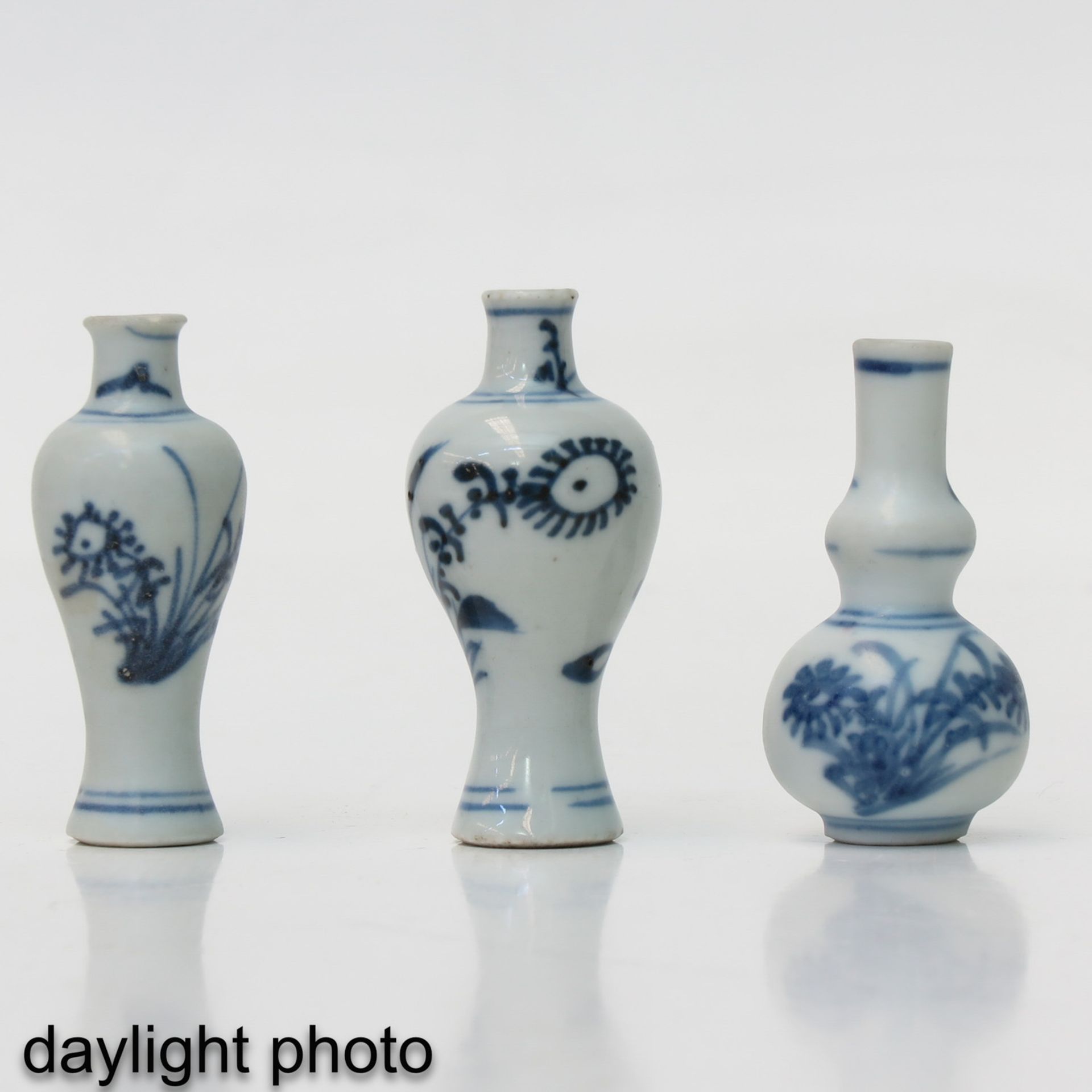 A Collection of 6 Miniature Vases - Image 7 of 10