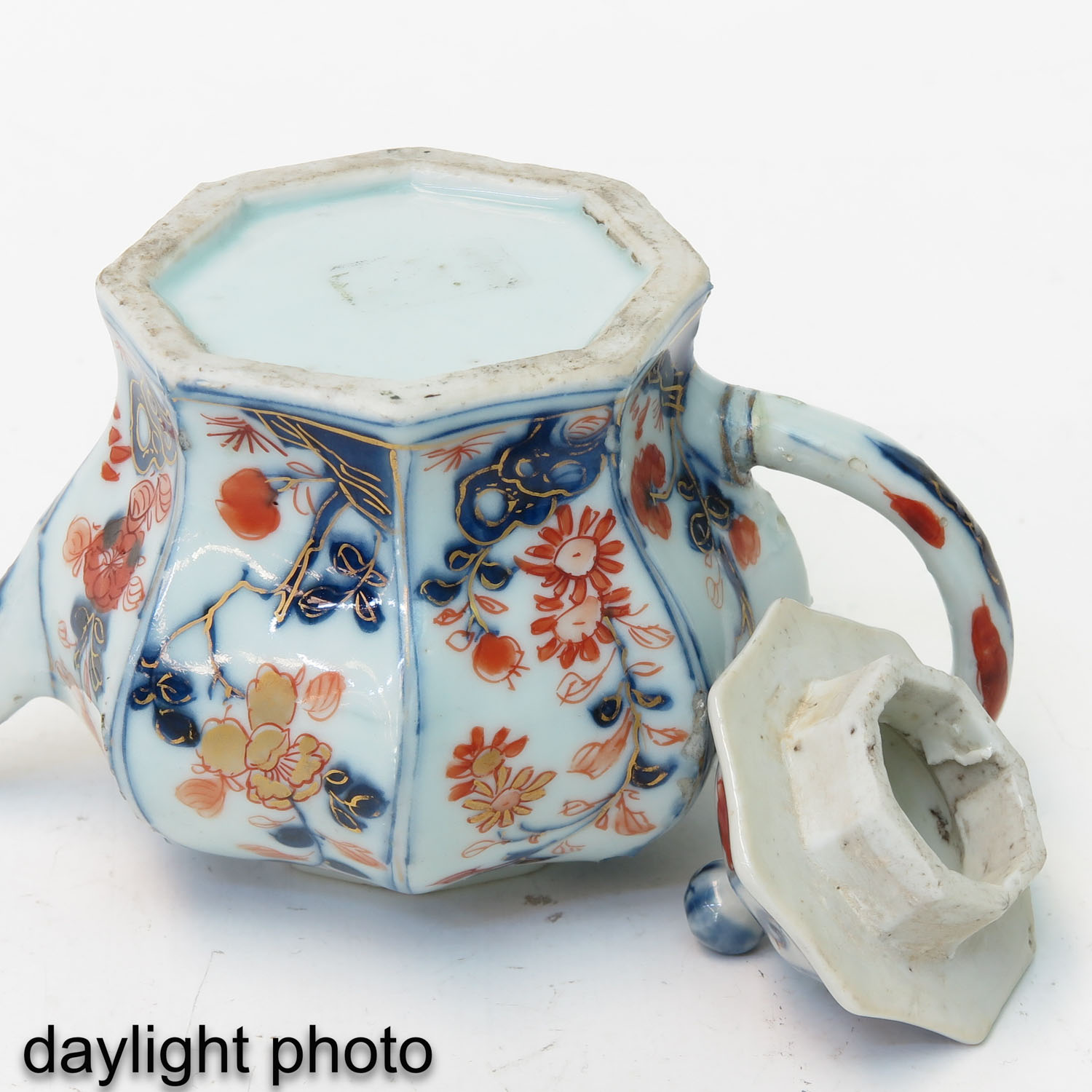 An Imari Teapot - Image 8 of 10