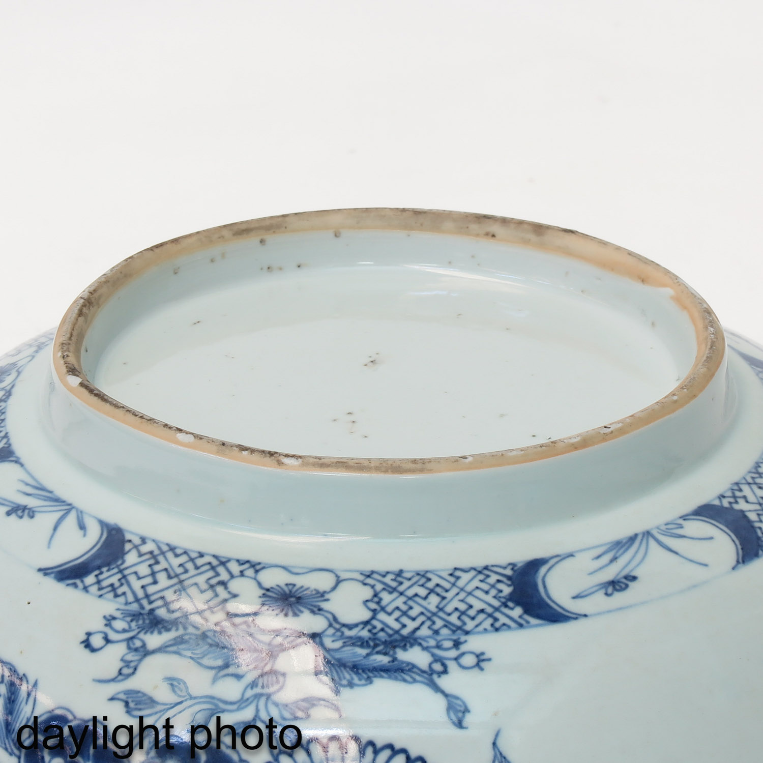 A Large Blue and White Serving Bowl - Image 8 of 9